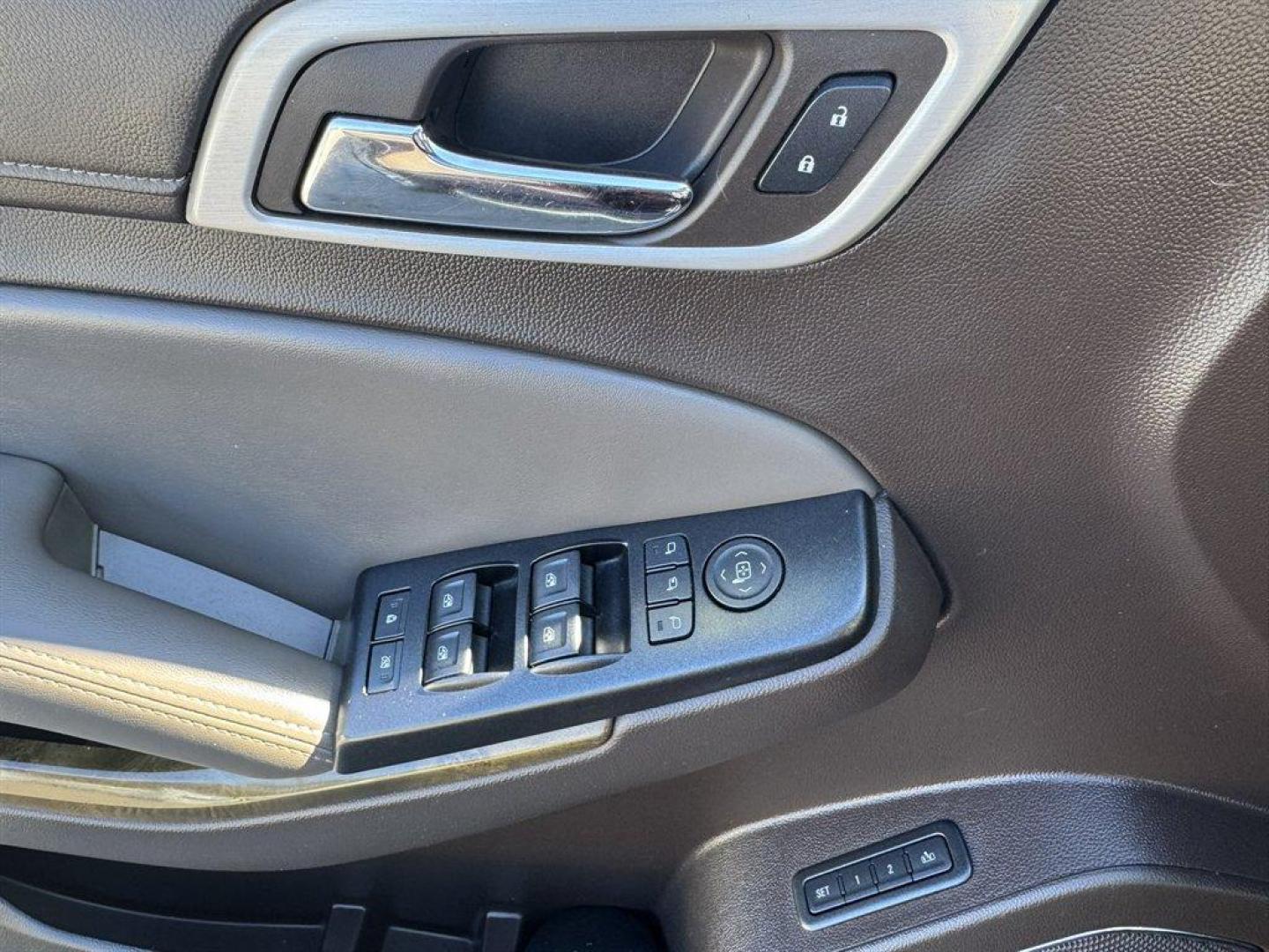 2016 Red /Black GMC Yukon XL (1GKS2HKJ7GR) with an 6.2l V8 DI VVT Flex 6.2l engine, Automatic transmission, located at 745 East Steele Rd., West Columbia, SC, 29170, (803) 755-9148, 33.927212, -81.148483 - Special Internet Price! 2016 GMC Yukon XL - Photo#20