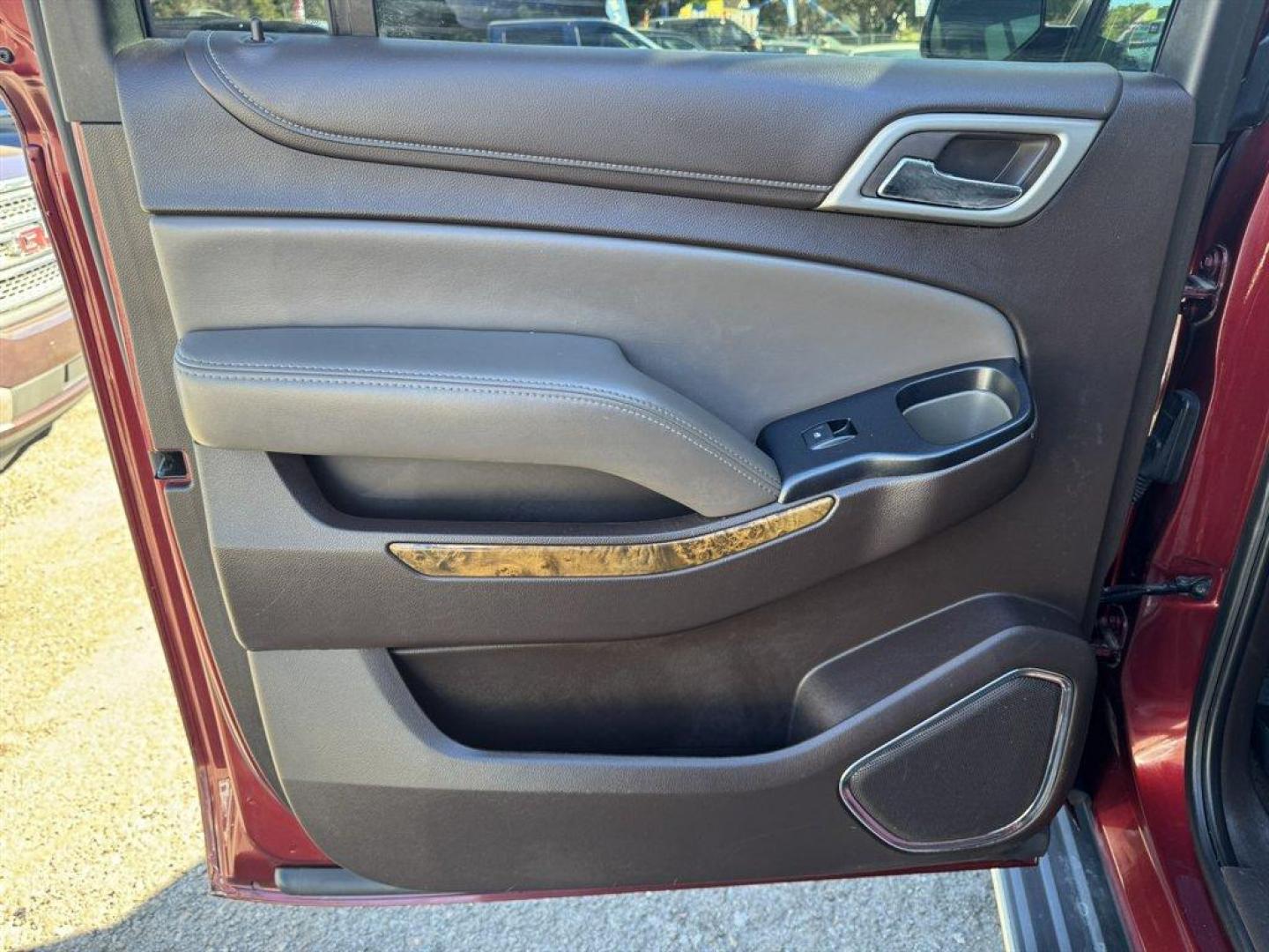 2016 Red /Black GMC Yukon XL (1GKS2HKJ7GR) with an 6.2l V8 DI VVT Flex 6.2l engine, Automatic transmission, located at 745 East Steele Rd., West Columbia, SC, 29170, (803) 755-9148, 33.927212, -81.148483 - Special Internet Price! 2016 GMC Yukon XL - Photo#22