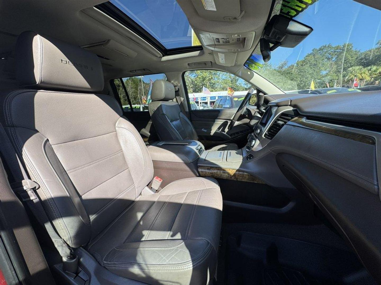 2016 Red /Black GMC Yukon XL (1GKS2HKJ7GR) with an 6.2l V8 DI VVT Flex 6.2l engine, Automatic transmission, located at 745 East Steele Rd., West Columbia, SC, 29170, (803) 755-9148, 33.927212, -81.148483 - Special Internet Price! 2016 GMC Yukon XL - Photo#30