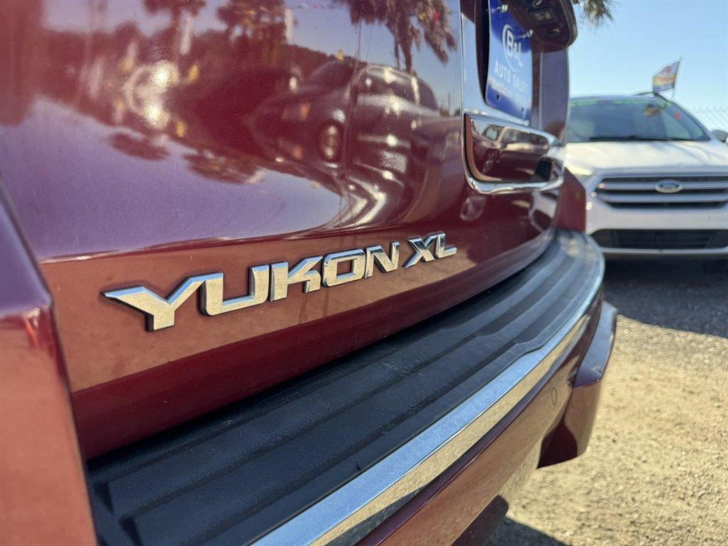 2016 Red /Black GMC Yukon XL (1GKS2HKJ7GR) with an 6.2l V8 DI VVT Flex 6.2l engine, Automatic transmission, located at 745 East Steele Rd., West Columbia, SC, 29170, (803) 755-9148, 33.927212, -81.148483 - Special Internet Price! 2016 GMC Yukon XL - Photo#34