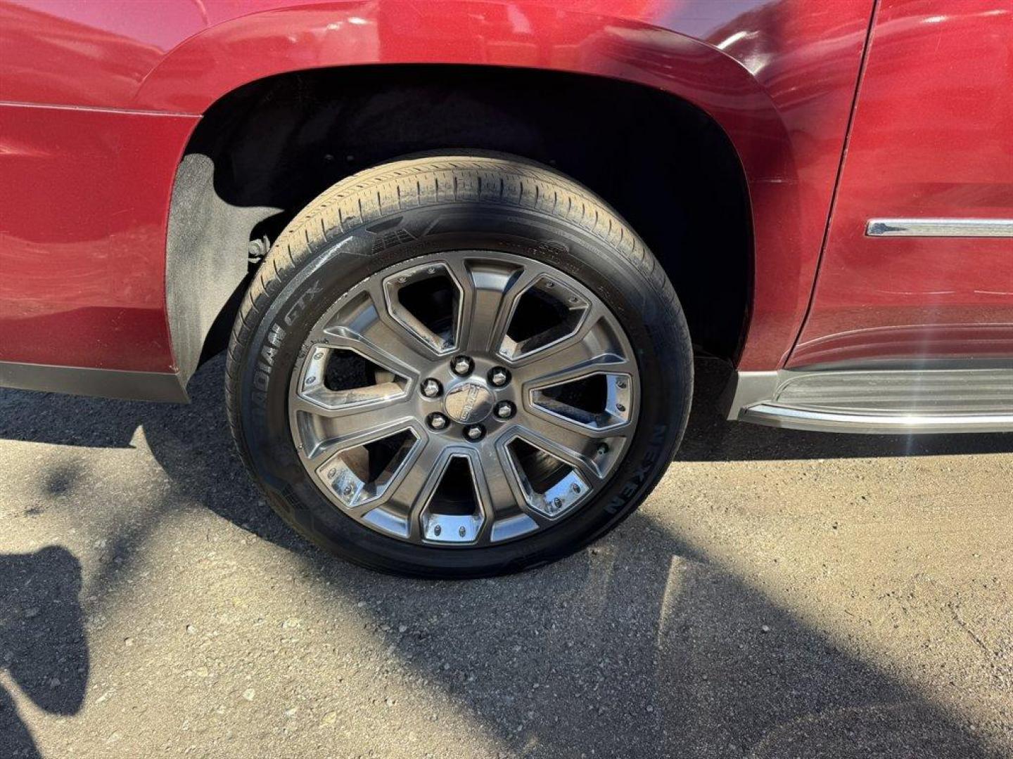 2016 Red /Black GMC Yukon XL (1GKS2HKJ7GR) with an 6.2l V8 DI VVT Flex 6.2l engine, Automatic transmission, located at 745 East Steele Rd., West Columbia, SC, 29170, (803) 755-9148, 33.927212, -81.148483 - Special Internet Price! 2016 GMC Yukon XL - Photo#36
