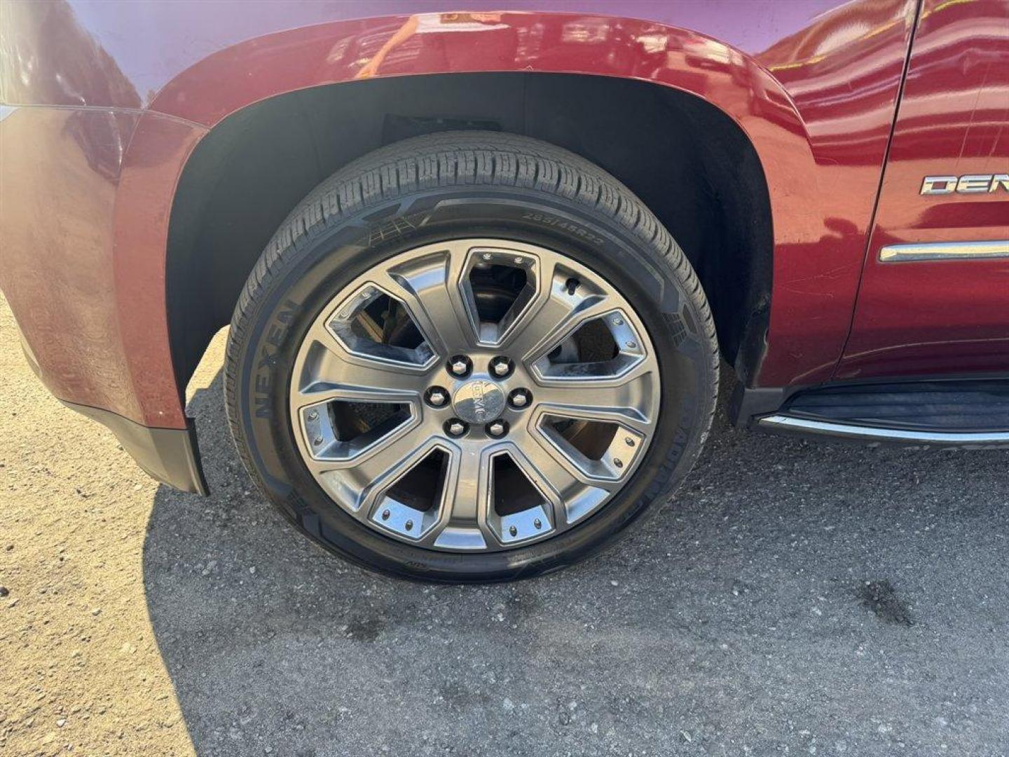 2016 Red /Black GMC Yukon XL (1GKS2HKJ7GR) with an 6.2l V8 DI VVT Flex 6.2l engine, Automatic transmission, located at 745 East Steele Rd., West Columbia, SC, 29170, (803) 755-9148, 33.927212, -81.148483 - Special Internet Price! 2016 GMC Yukon XL - Photo#38