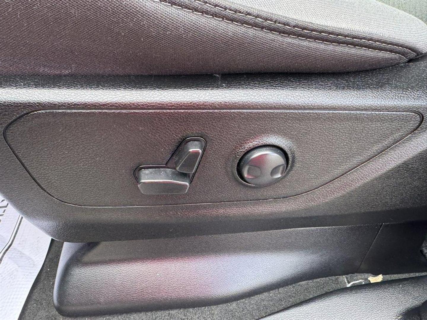 2023 White /Black Ram 1500 (1C6RREFG2PN) with an 3.6l V6 Smpi Dohc VVT 3.6 engine, Automatic transmission, located at 745 East Steele Rd., West Columbia, SC, 29170, (803) 755-9148, 33.927212, -81.148483 - Special Internet Price! 2023 RAM 1500 - Photo#22