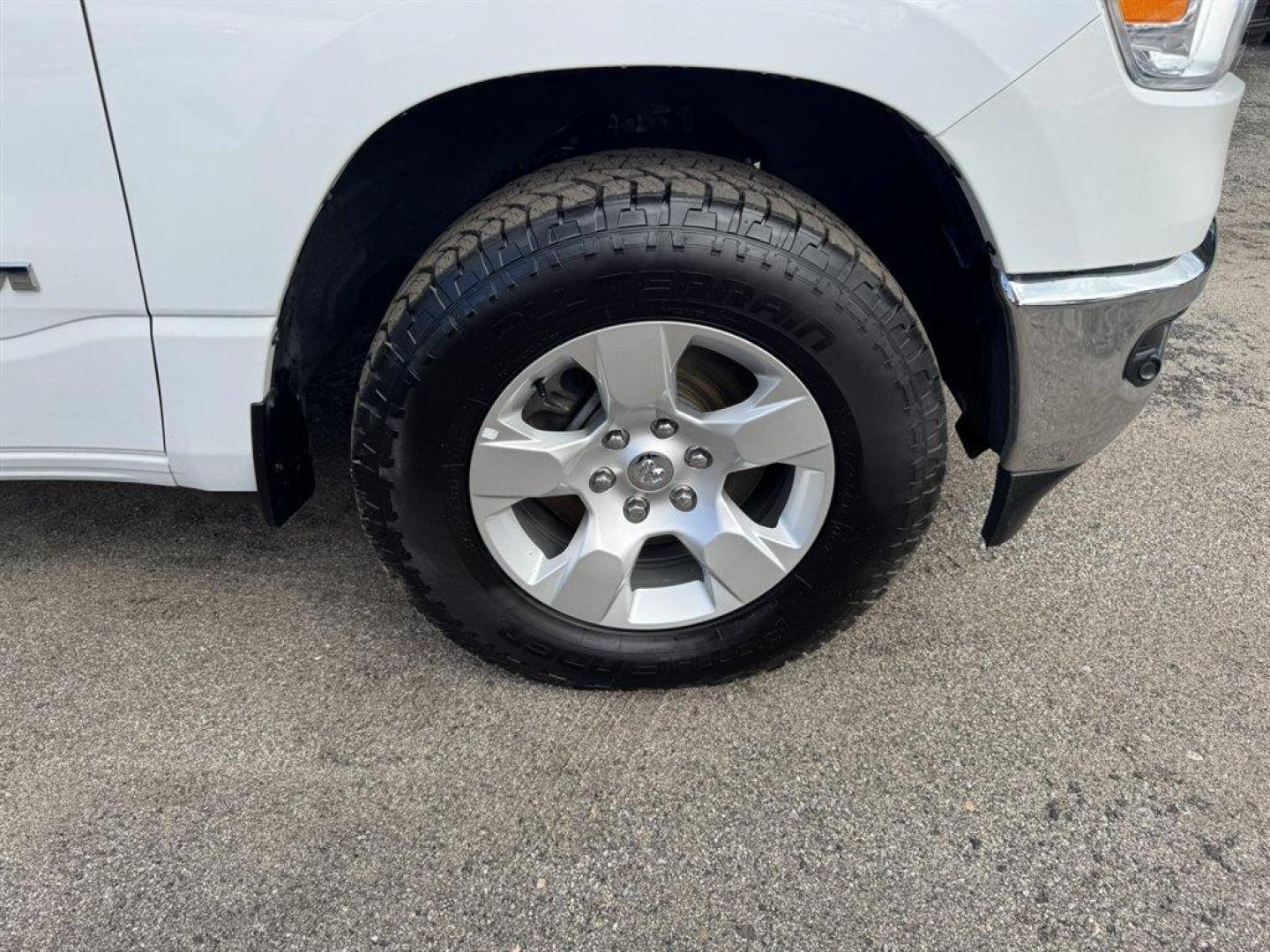 2023 White /Black Ram 1500 (1C6RREFG2PN) with an 3.6l V6 Smpi Dohc VVT 3.6 engine, Automatic transmission, located at 745 East Steele Rd., West Columbia, SC, 29170, (803) 755-9148, 33.927212, -81.148483 - Special Internet Price! 2023 RAM 1500 - Photo#31