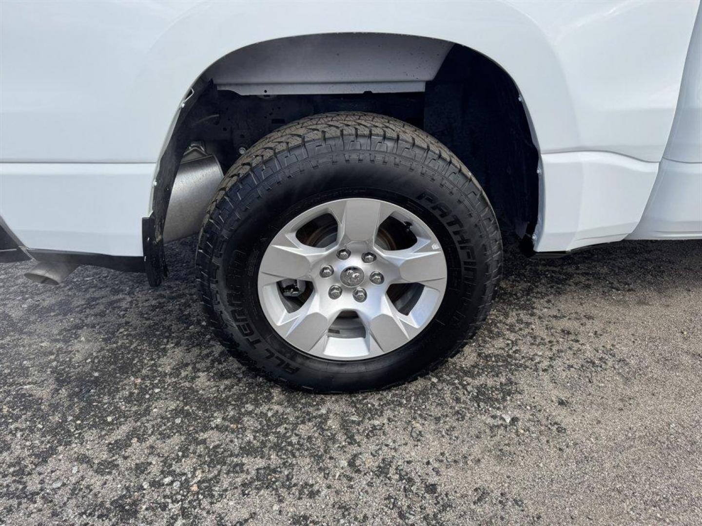 2023 White /Black Ram 1500 (1C6RREFG2PN) with an 3.6l V6 Smpi Dohc VVT 3.6 engine, Automatic transmission, located at 745 East Steele Rd., West Columbia, SC, 29170, (803) 755-9148, 33.927212, -81.148483 - Special Internet Price! 2023 RAM 1500 - Photo#32