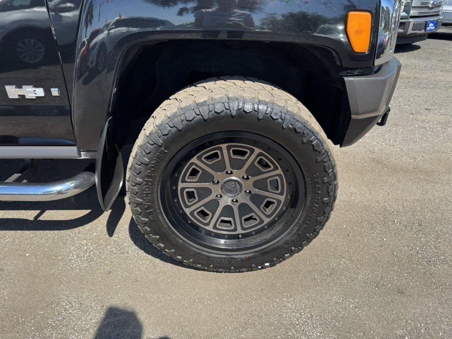 2006 Black /Black Hummer H3 (5GTDN136668) with an 3.5l I-5 MPI Dohc 3.5l engine, Automatic transmission, located at 745 East Steele Rd., West Columbia, SC, 29170, (803) 755-9148, 33.927212, -81.148483 - Special Internet Price! 2006 Hummer H3 - Photo#28