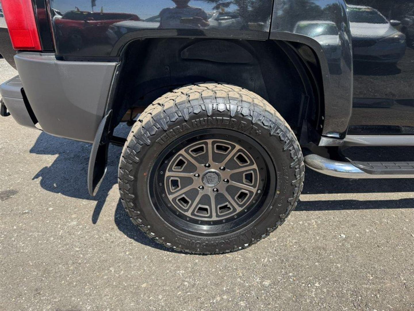 2006 Black /Black Hummer H3 (5GTDN136668) with an 3.5l I-5 MPI Dohc 3.5l engine, Automatic transmission, located at 745 East Steele Rd., West Columbia, SC, 29170, (803) 755-9148, 33.927212, -81.148483 - Special Internet Price! 2006 Hummer H3 - Photo#29