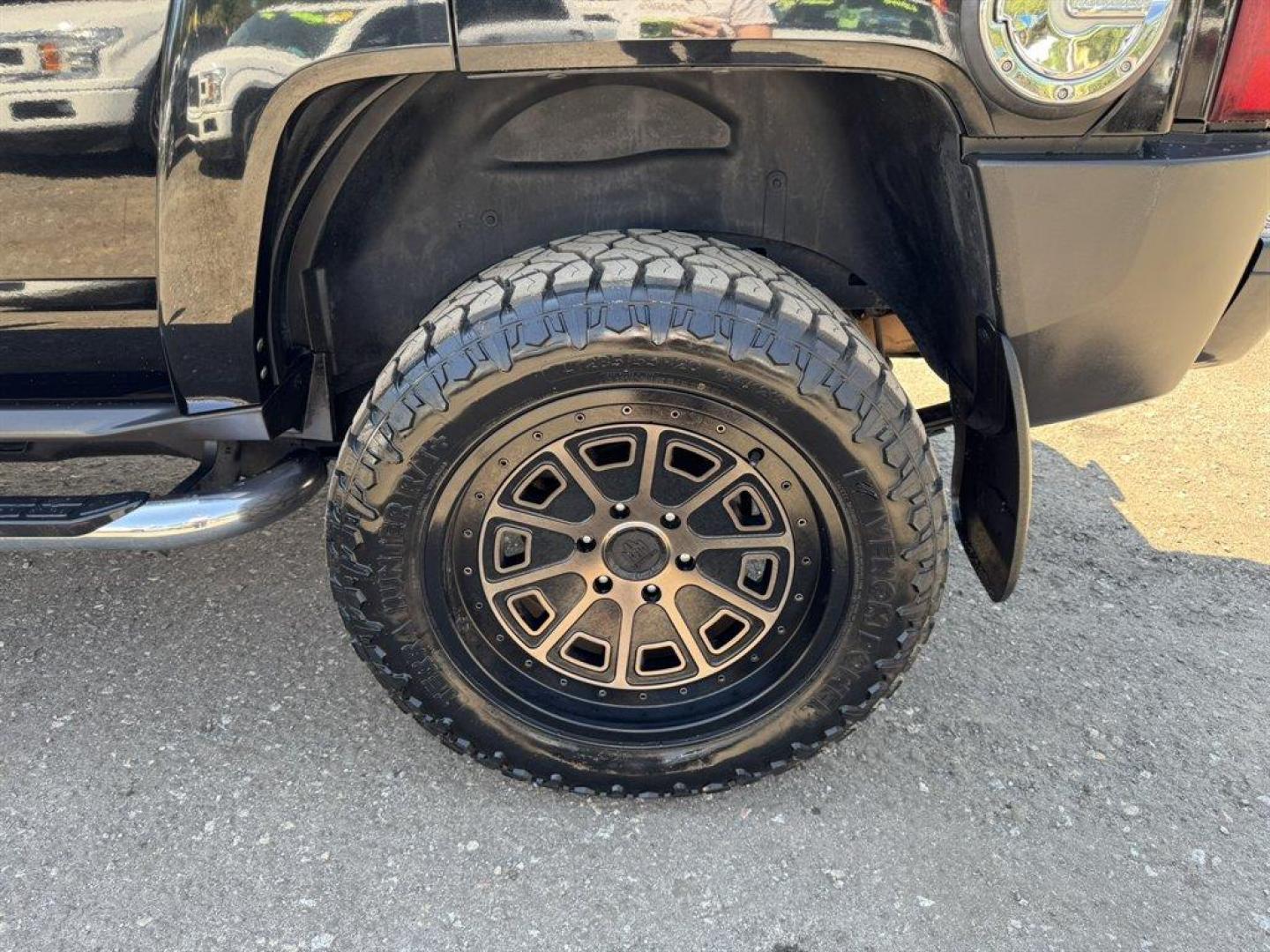 2006 Black /Black Hummer H3 (5GTDN136668) with an 3.5l I-5 MPI Dohc 3.5l engine, Automatic transmission, located at 745 East Steele Rd., West Columbia, SC, 29170, (803) 755-9148, 33.927212, -81.148483 - Special Internet Price! 2006 Hummer H3 - Photo#30