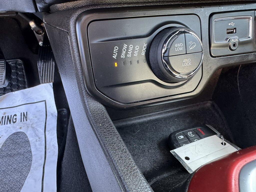 2021 Orange /Black Jeep Renegade (ZACNJDC10MP) with an 1.3l I-4 DI Sohc T/C 1.3l engine, Automatic transmission, located at 745 East Steele Rd., West Columbia, SC, 29170, (803) 755-9148, 33.927212, -81.148483 - Special Internet Price! 2021 Jeep Renegade - Photo#17