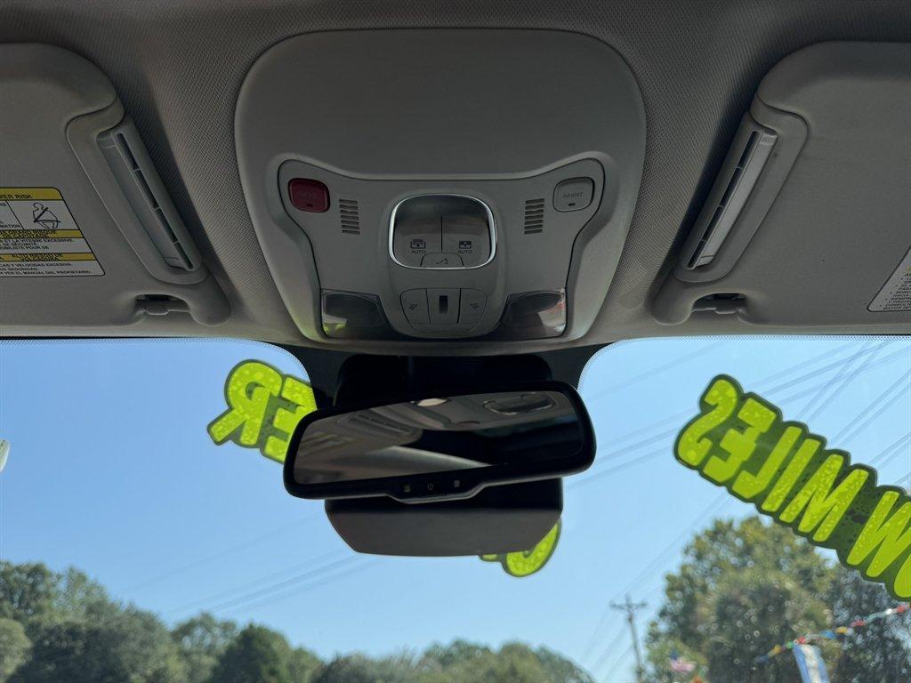 2021 Orange /Black Jeep Renegade (ZACNJDC10MP) with an 1.3l I-4 DI Sohc T/C 1.3l engine, Automatic transmission, located at 745 East Steele Rd., West Columbia, SC, 29170, (803) 755-9148, 33.927212, -81.148483 - Special Internet Price! 2021 Jeep Renegade - Photo#21