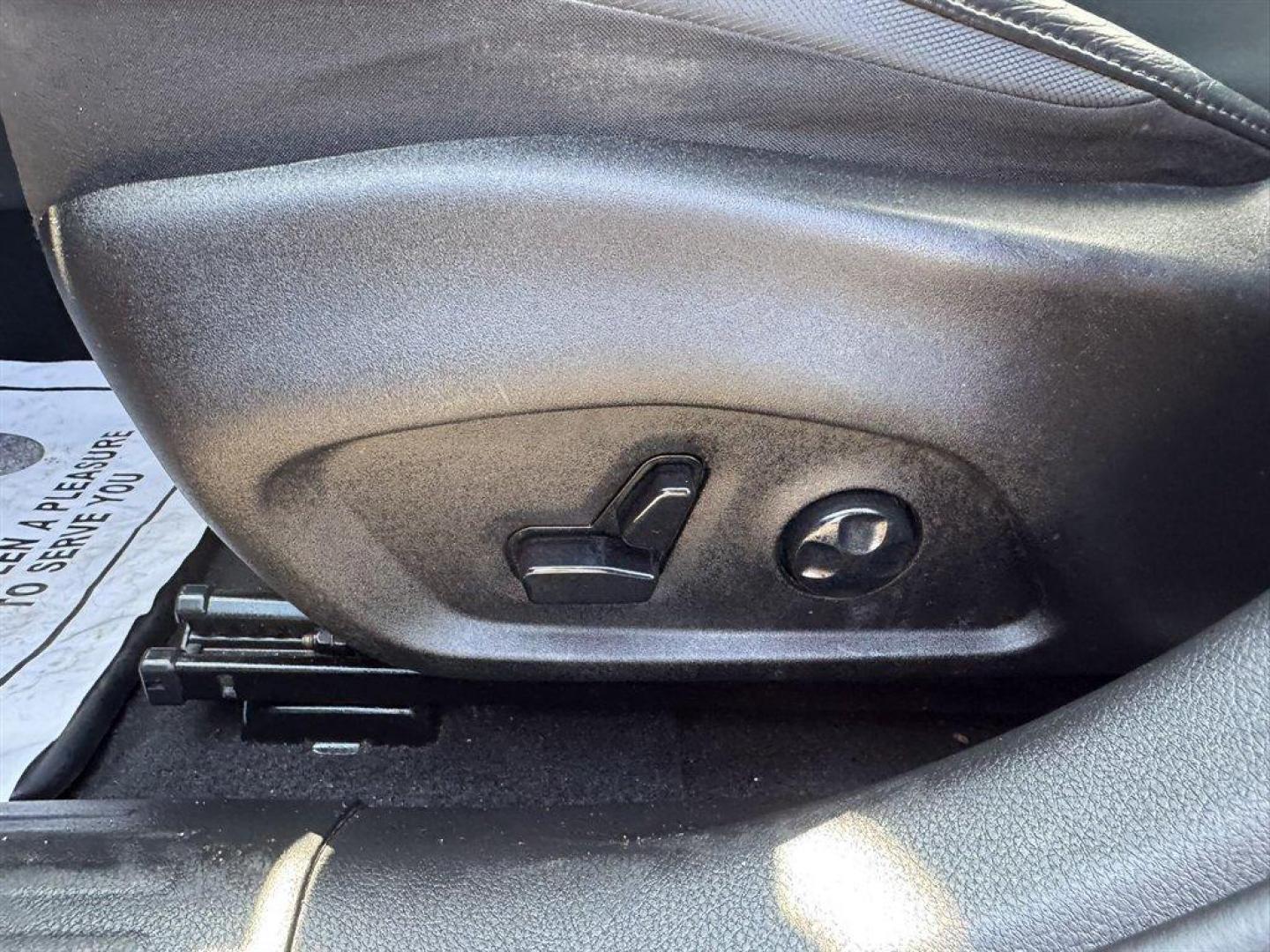 2021 Orange /Black Jeep Renegade (ZACNJDC10MP) with an 1.3l I-4 DI Sohc T/C 1.3l engine, Automatic transmission, located at 745 East Steele Rd., West Columbia, SC, 29170, (803) 755-9148, 33.927212, -81.148483 - Special Internet Price! 2021 Jeep Renegade - Photo#27