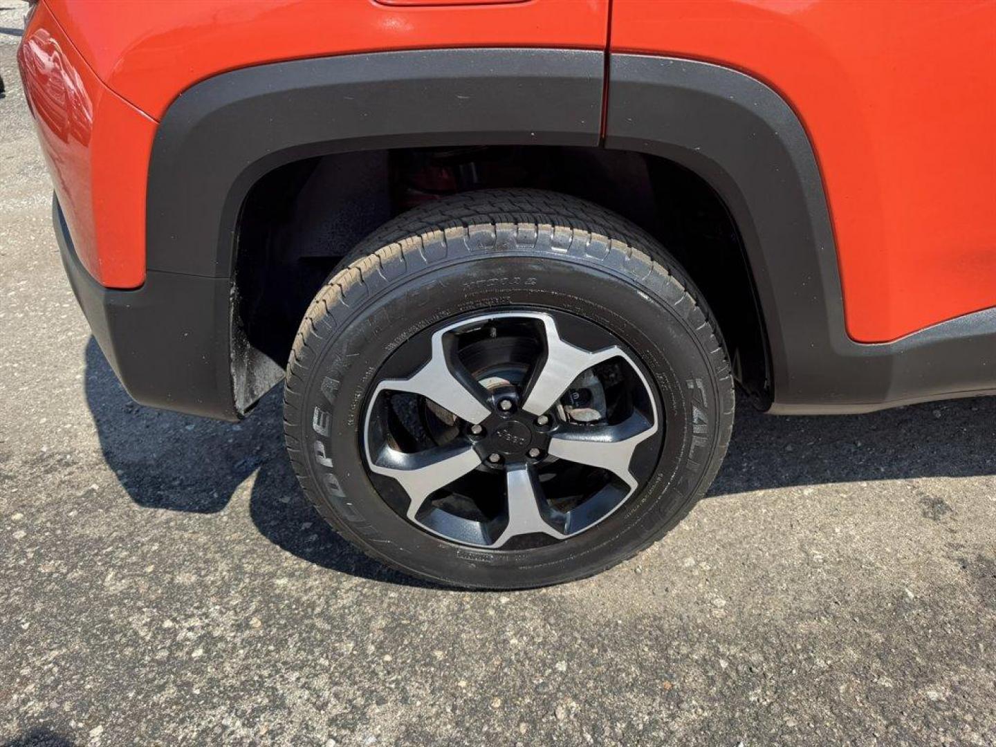 2021 Orange /Black Jeep Renegade (ZACNJDC10MP) with an 1.3l I-4 DI Sohc T/C 1.3l engine, Automatic transmission, located at 745 East Steele Rd., West Columbia, SC, 29170, (803) 755-9148, 33.927212, -81.148483 - Special Internet Price! 2021 Jeep Renegade - Photo#39