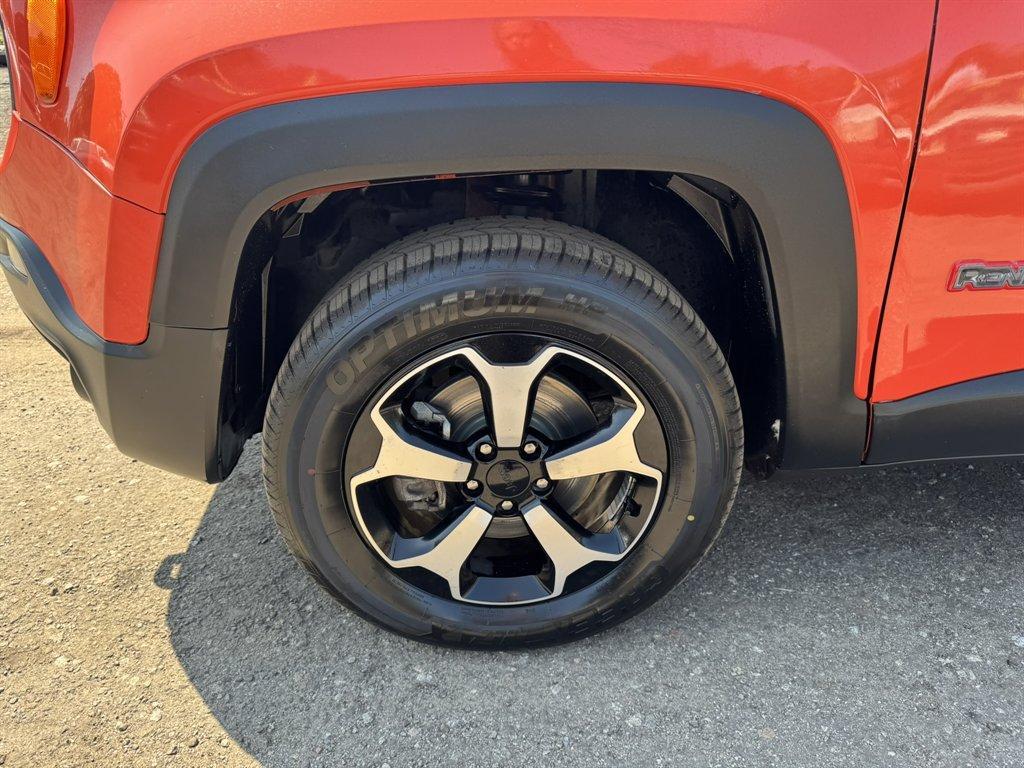 2021 Orange /Black Jeep Renegade (ZACNJDC10MP) with an 1.3l I-4 DI Sohc T/C 1.3l engine, Automatic transmission, located at 745 East Steele Rd., West Columbia, SC, 29170, (803) 755-9148, 33.927212, -81.148483 - Special Internet Price! 2021 Jeep Renegade - Photo#41
