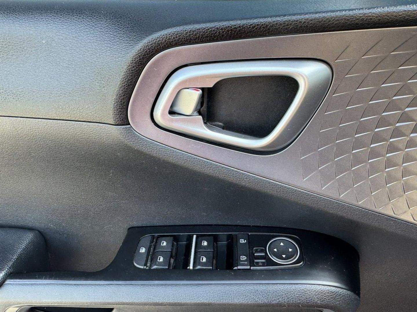 2020 Red /Black Kia Soul (KNDJ23AU2L7) with an 2.0l I-4 DI Dohc 2.0l engine, Automatic transmission, located at 745 East Steele Rd., West Columbia, SC, 29170, (803) 755-9148, 33.927212, -81.148483 - Special Internet Price! 2020 Kia Soul - Photo#18