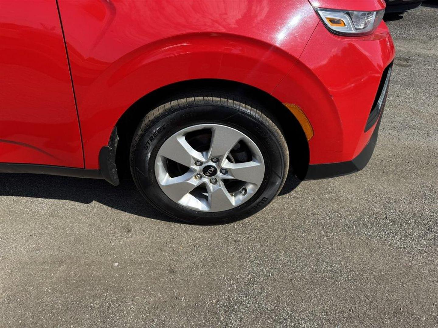 2020 Red /Black Kia Soul (KNDJ23AU2L7) with an 2.0l I-4 DI Dohc 2.0l engine, Automatic transmission, located at 745 East Steele Rd., West Columbia, SC, 29170, (803) 755-9148, 33.927212, -81.148483 - Special Internet Price! 2020 Kia Soul - Photo#28