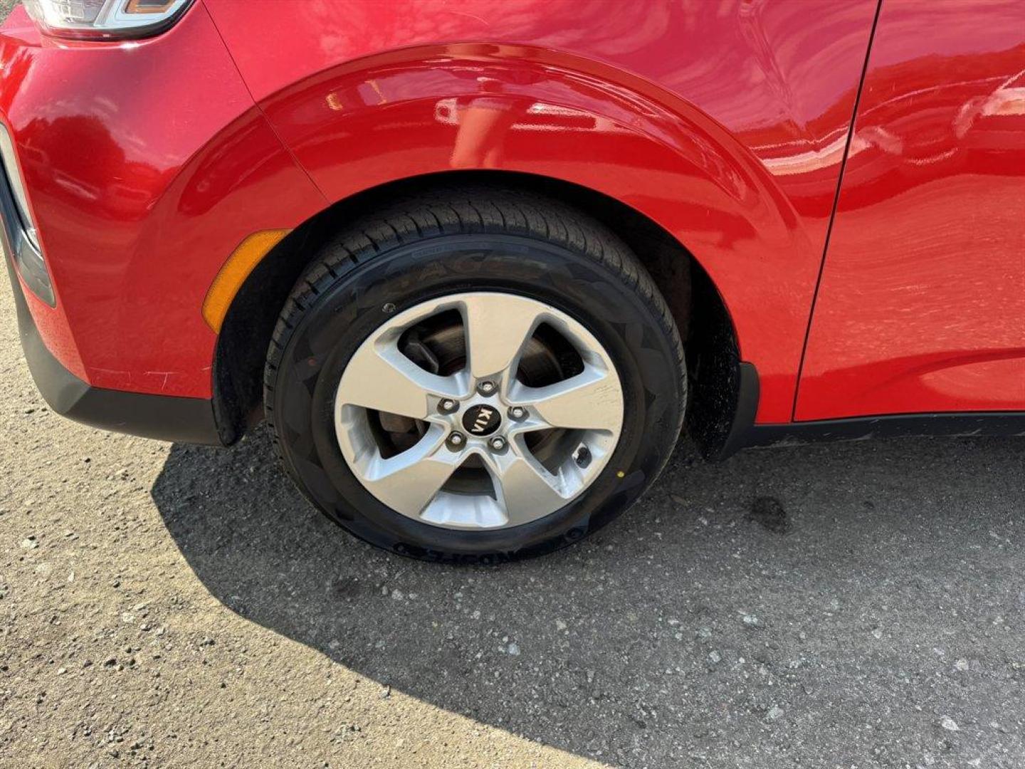 2020 Red /Black Kia Soul (KNDJ23AU2L7) with an 2.0l I-4 DI Dohc 2.0l engine, Automatic transmission, located at 745 East Steele Rd., West Columbia, SC, 29170, (803) 755-9148, 33.927212, -81.148483 - Special Internet Price! 2020 Kia Soul - Photo#31