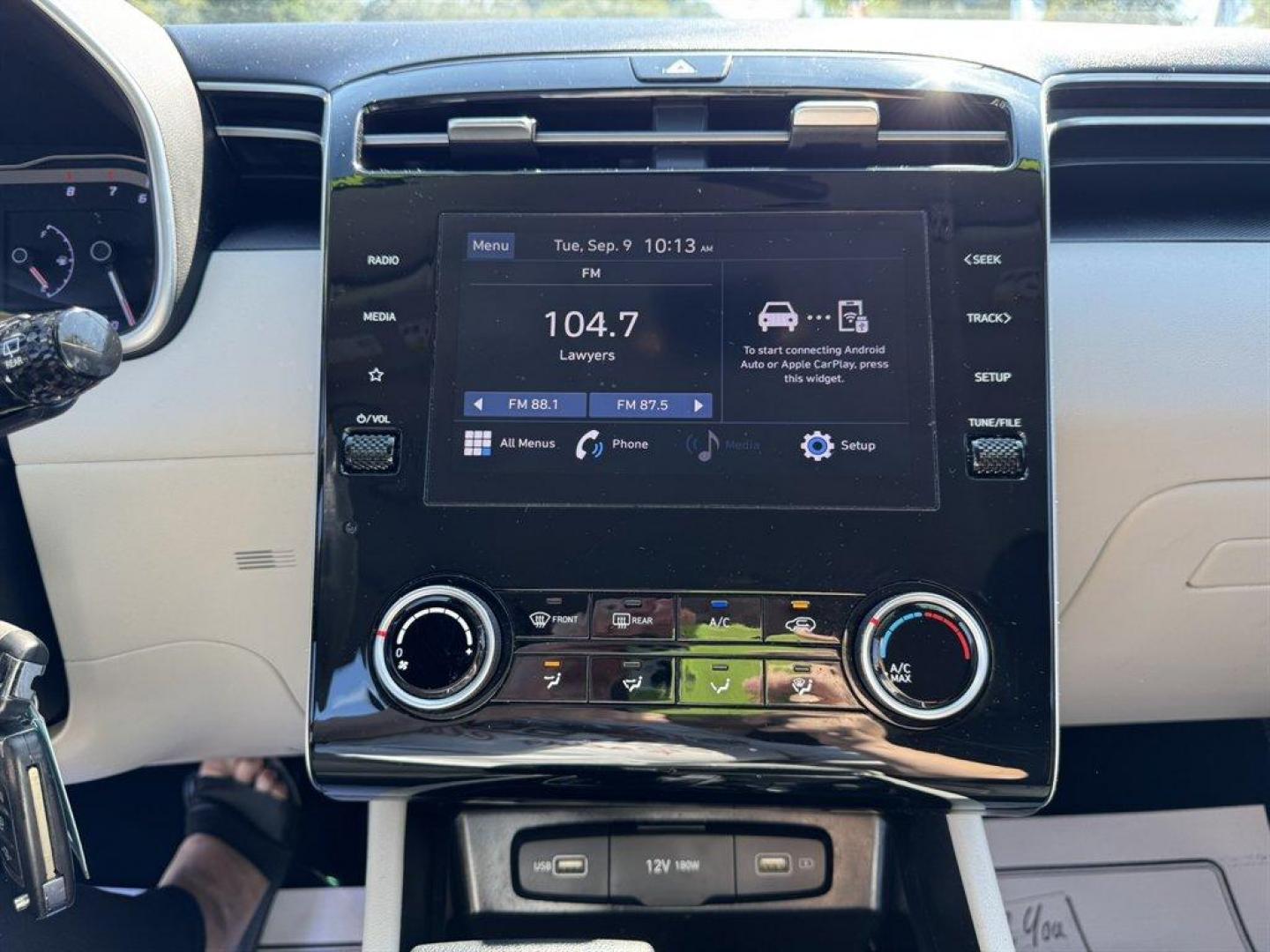 2023 Silver /Black Hyundai Tucson (5NMJACAE0PH) with an 2.5l I-4 DI Dohc 2.5l engine, Automatic transmission, located at 745 East Steele Rd., West Columbia, SC, 29170, (803) 755-9148, 33.927212, -81.148483 - Special Interent Price! 2023 Hyundai Tucson - Photo#12