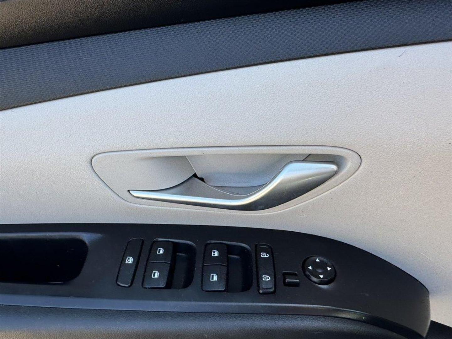 2023 Silver /Black Hyundai Tucson (5NMJACAE0PH) with an 2.5l I-4 DI Dohc 2.5l engine, Automatic transmission, located at 745 East Steele Rd., West Columbia, SC, 29170, (803) 755-9148, 33.927212, -81.148483 - Special Interent Price! 2023 Hyundai Tucson - Photo#20