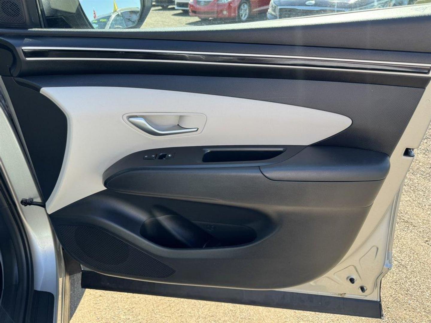 2023 Silver /Black Hyundai Tucson (5NMJACAE0PH) with an 2.5l I-4 DI Dohc 2.5l engine, Automatic transmission, located at 745 East Steele Rd., West Columbia, SC, 29170, (803) 755-9148, 33.927212, -81.148483 - Special Interent Price! 2023 Hyundai Tucson - Photo#26