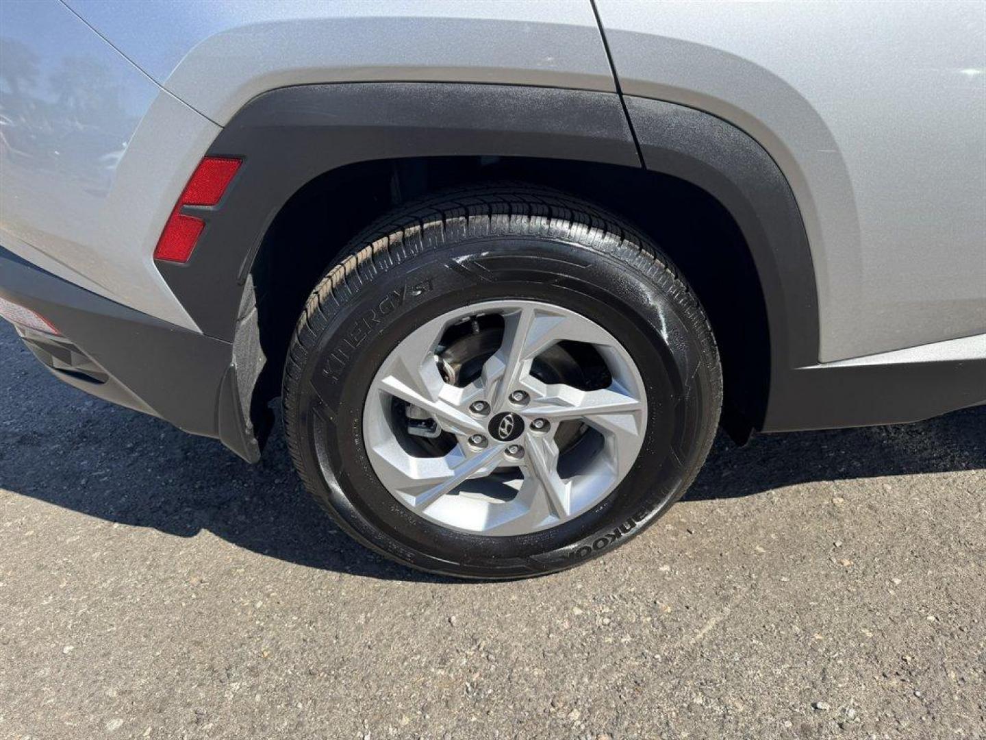 2023 Silver /Black Hyundai Tucson (5NMJACAE0PH) with an 2.5l I-4 DI Dohc 2.5l engine, Automatic transmission, located at 745 East Steele Rd., West Columbia, SC, 29170, (803) 755-9148, 33.927212, -81.148483 - Special Interent Price! 2023 Hyundai Tucson - Photo#32