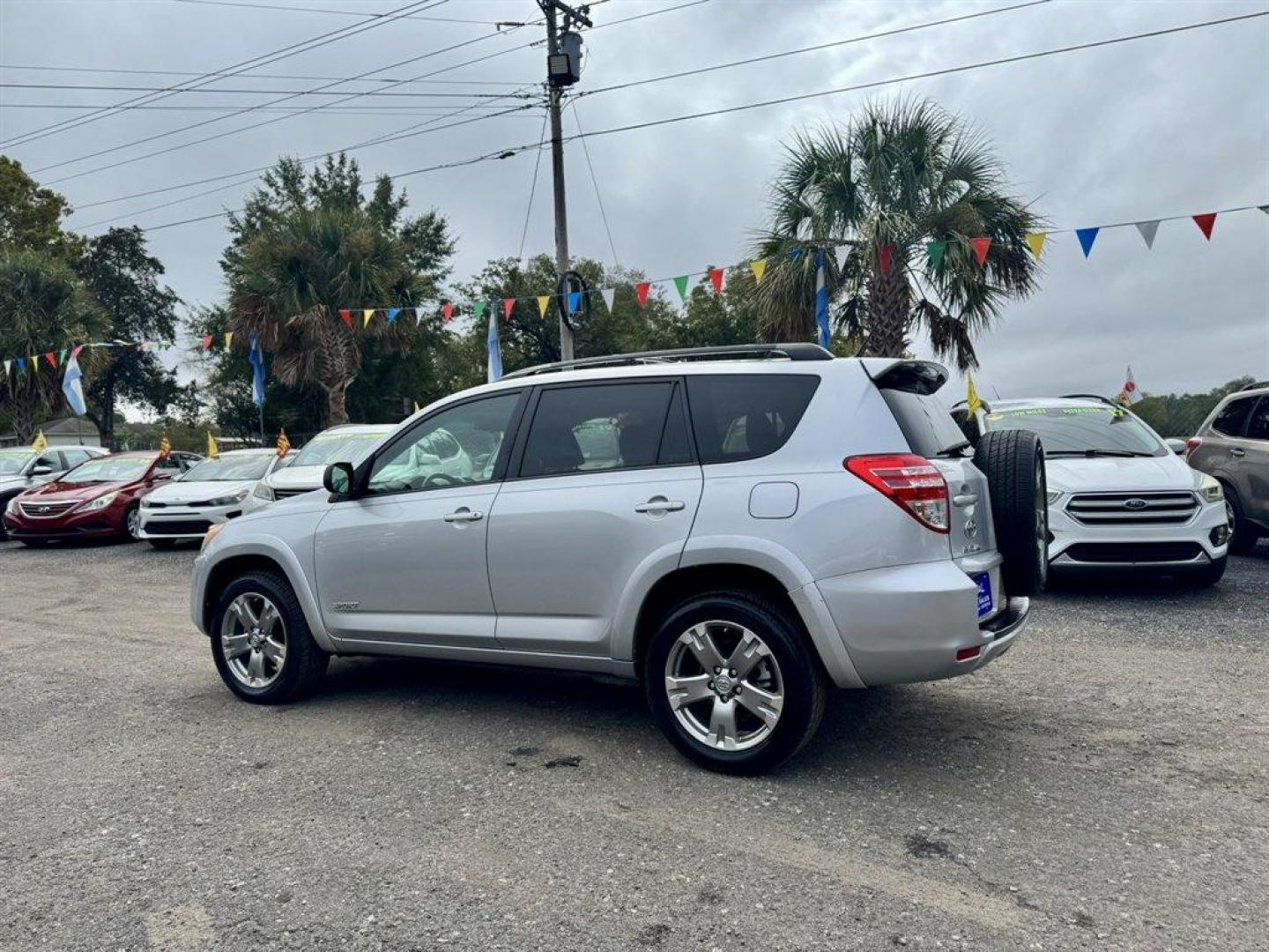 2012 Silver /Grey Toyota RAV4 (2T3WF4DV5CW) with an 2.5l I-4 SFI Dohc VVT-I 2 engine, Automatic transmission, located at 745 East Steele Rd., West Columbia, SC, 29170, (803) 755-9148, 33.927212, -81.148483 - Special Internet Price! 2012 Toyota RAV4 - Photo#5