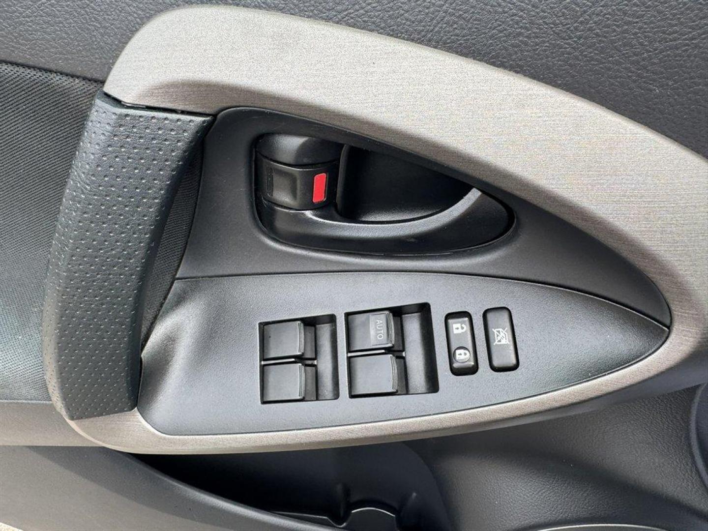 2012 Silver /Grey Toyota RAV4 (2T3WF4DV5CW) with an 2.5l I-4 SFI Dohc VVT-I 2 engine, Automatic transmission, located at 745 East Steele Rd., West Columbia, SC, 29170, (803) 755-9148, 33.927212, -81.148483 - Special Internet Price! 2012 Toyota RAV4 - Photo#17