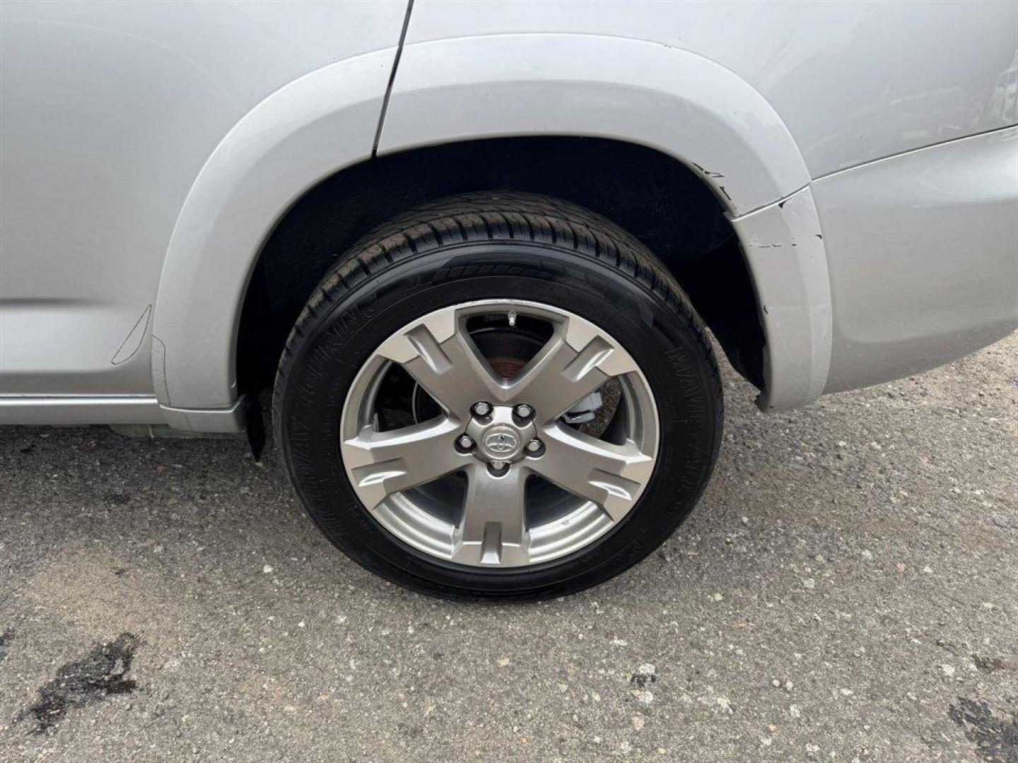 2012 Silver /Grey Toyota RAV4 (2T3WF4DV5CW) with an 2.5l I-4 SFI Dohc VVT-I 2 engine, Automatic transmission, located at 745 East Steele Rd., West Columbia, SC, 29170, (803) 755-9148, 33.927212, -81.148483 - Special Internet Price! 2012 Toyota RAV4 - Photo#29