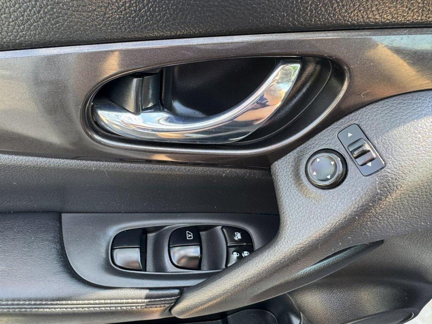 2018 White /Black Nissan Rogue (JN8AT2MT9JW) with an 2.5l I-4 MPI Dohc 2.5l engine, Automatic transmission, located at 745 East Steele Rd., West Columbia, SC, 29170, (803) 755-9148, 33.927212, -81.148483 - Special Internet Price! 2018 Nissan Rogue - Photo#18