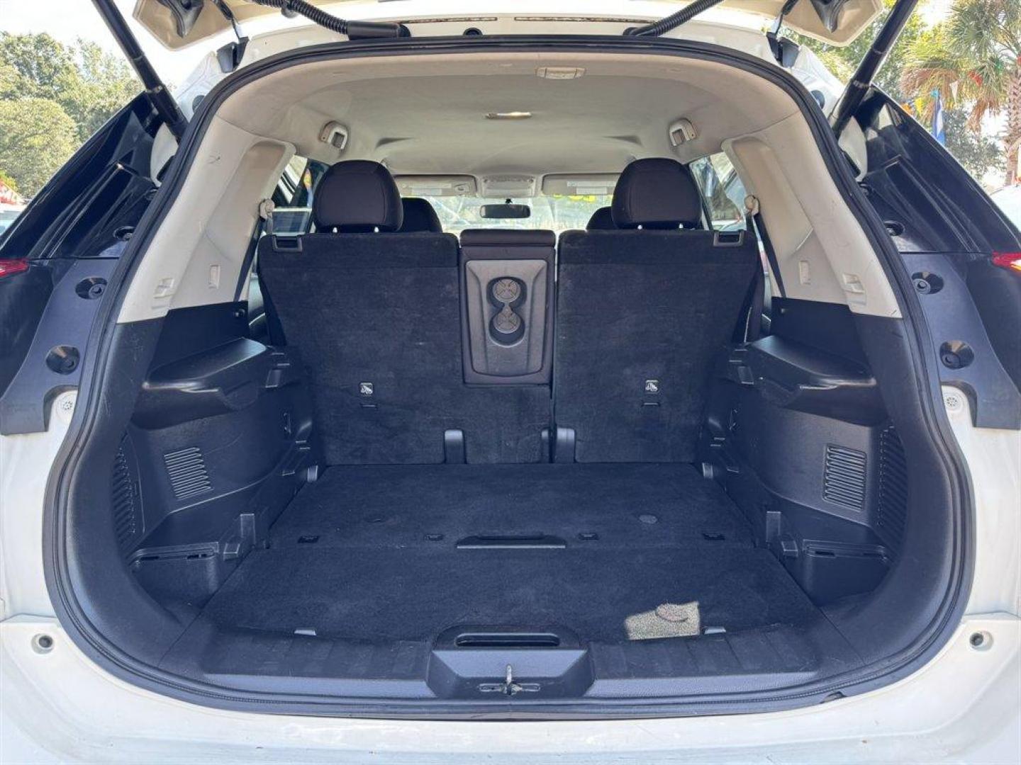 2018 White /Black Nissan Rogue (JN8AT2MT9JW) with an 2.5l I-4 MPI Dohc 2.5l engine, Automatic transmission, located at 745 East Steele Rd., West Columbia, SC, 29170, (803) 755-9148, 33.927212, -81.148483 - Special Internet Price! 2018 Nissan Rogue - Photo#27