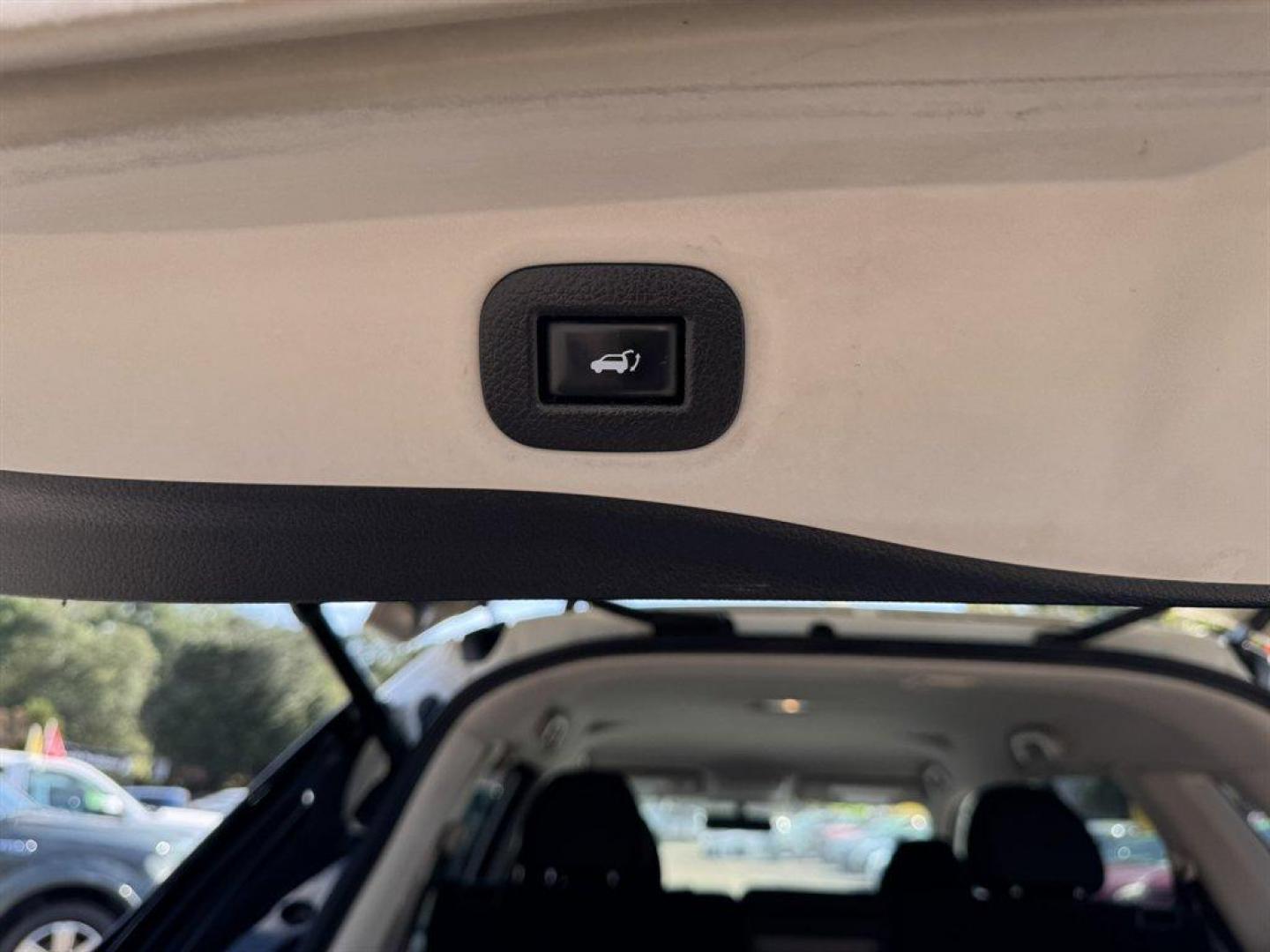 2018 White /Black Nissan Rogue (JN8AT2MT9JW) with an 2.5l I-4 MPI Dohc 2.5l engine, Automatic transmission, located at 745 East Steele Rd., West Columbia, SC, 29170, (803) 755-9148, 33.927212, -81.148483 - Special Internet Price! 2018 Nissan Rogue - Photo#29