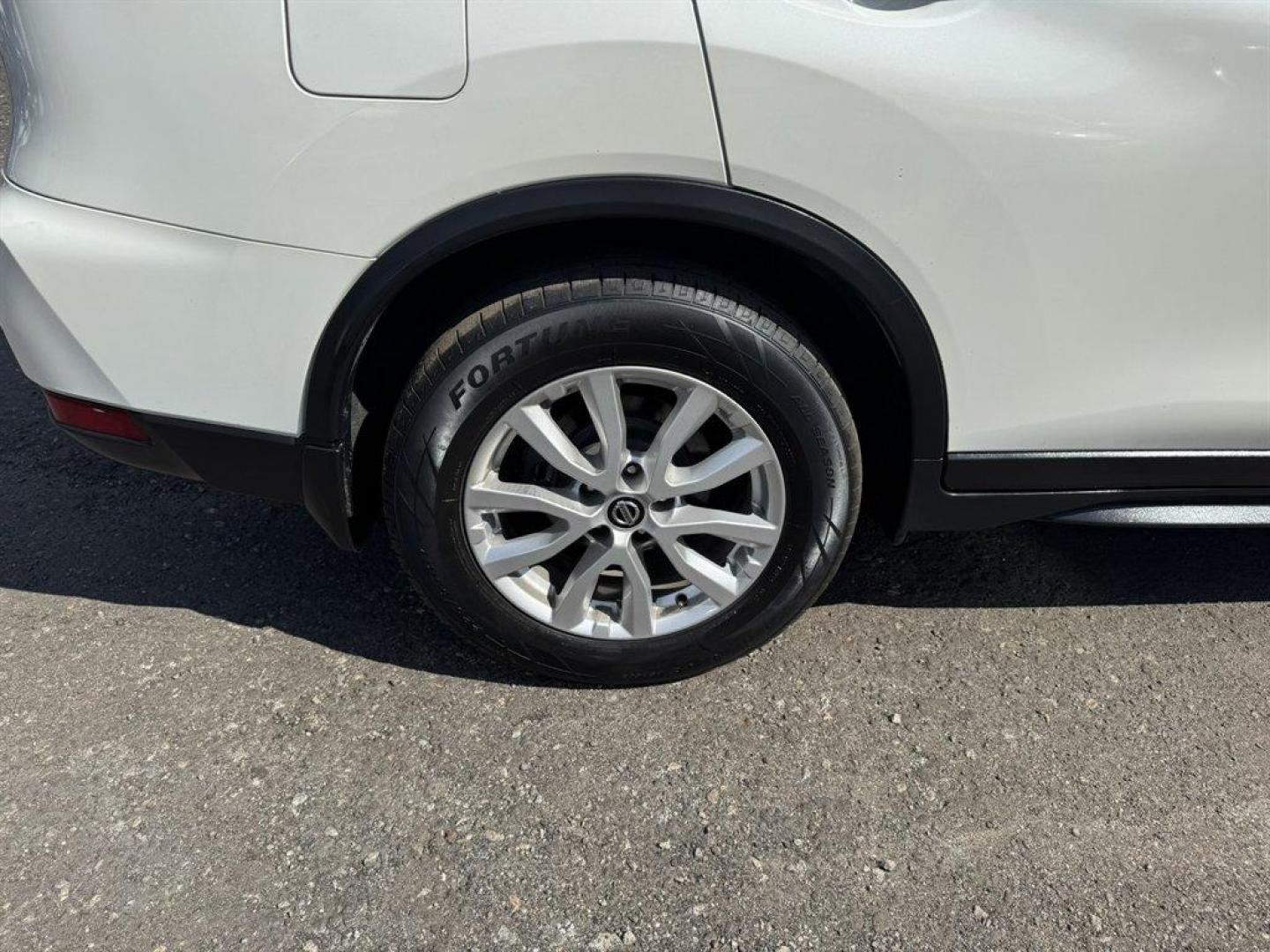 2018 White /Black Nissan Rogue (JN8AT2MT9JW) with an 2.5l I-4 MPI Dohc 2.5l engine, Automatic transmission, located at 745 East Steele Rd., West Columbia, SC, 29170, (803) 755-9148, 33.927212, -81.148483 - Special Internet Price! 2018 Nissan Rogue - Photo#32