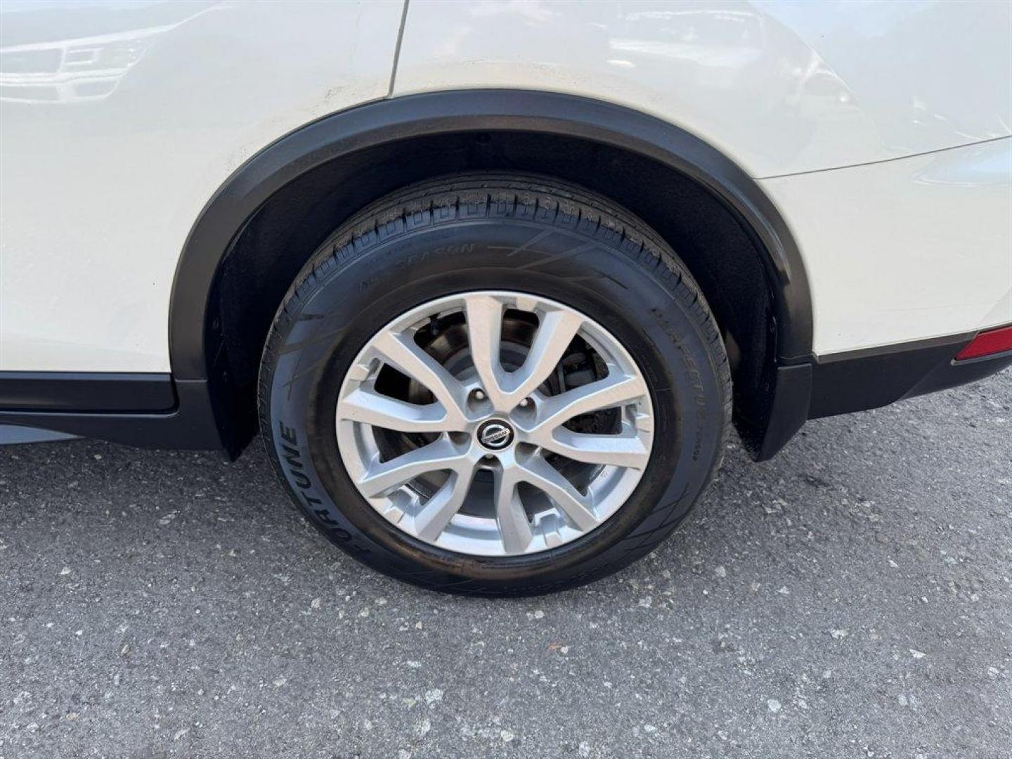 2018 White /Black Nissan Rogue (JN8AT2MT9JW) with an 2.5l I-4 MPI Dohc 2.5l engine, Automatic transmission, located at 745 East Steele Rd., West Columbia, SC, 29170, (803) 755-9148, 33.927212, -81.148483 - Special Internet Price! 2018 Nissan Rogue - Photo#34