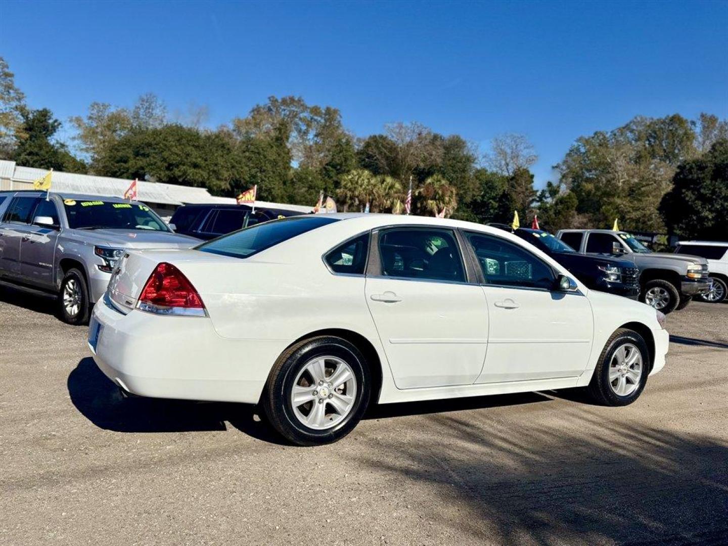 2016 White /Grey Chevrolet Impala Limited (2G1WA5E38G1) with an 3.6l V6 Sidi Dohc Flex 3. engine, Automatic transmission, located at 745 East Steele Rd., West Columbia, SC, 29170, (803) 755-9148, 33.927212, -81.148483 - 2016 Chevrolet Impala Limited - Photo#3