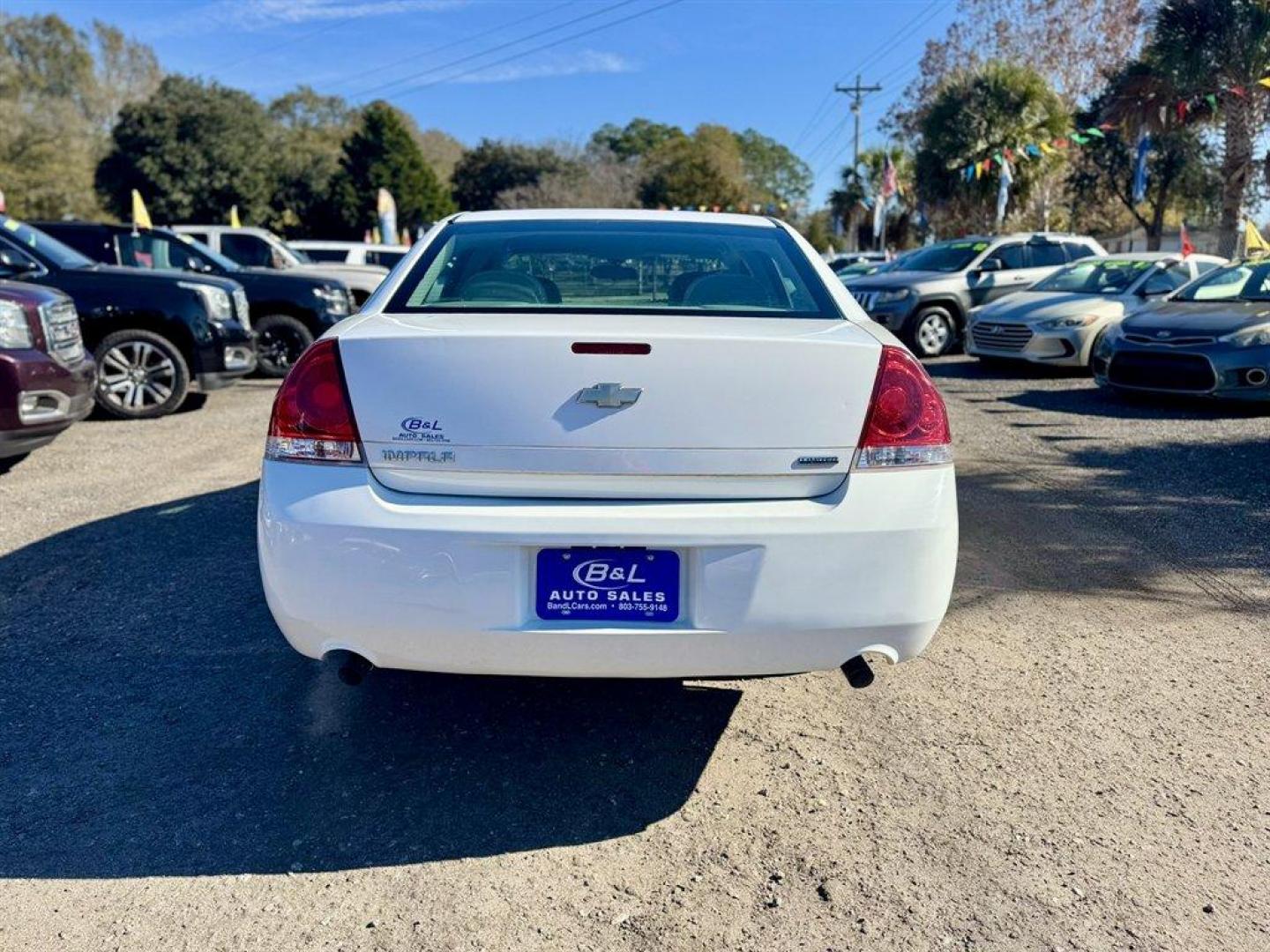 2016 White /Grey Chevrolet Impala Limited (2G1WA5E38G1) with an 3.6l V6 Sidi Dohc Flex 3. engine, Automatic transmission, located at 745 East Steele Rd., West Columbia, SC, 29170, (803) 755-9148, 33.927212, -81.148483 - 2016 Chevrolet Impala Limited - Photo#4