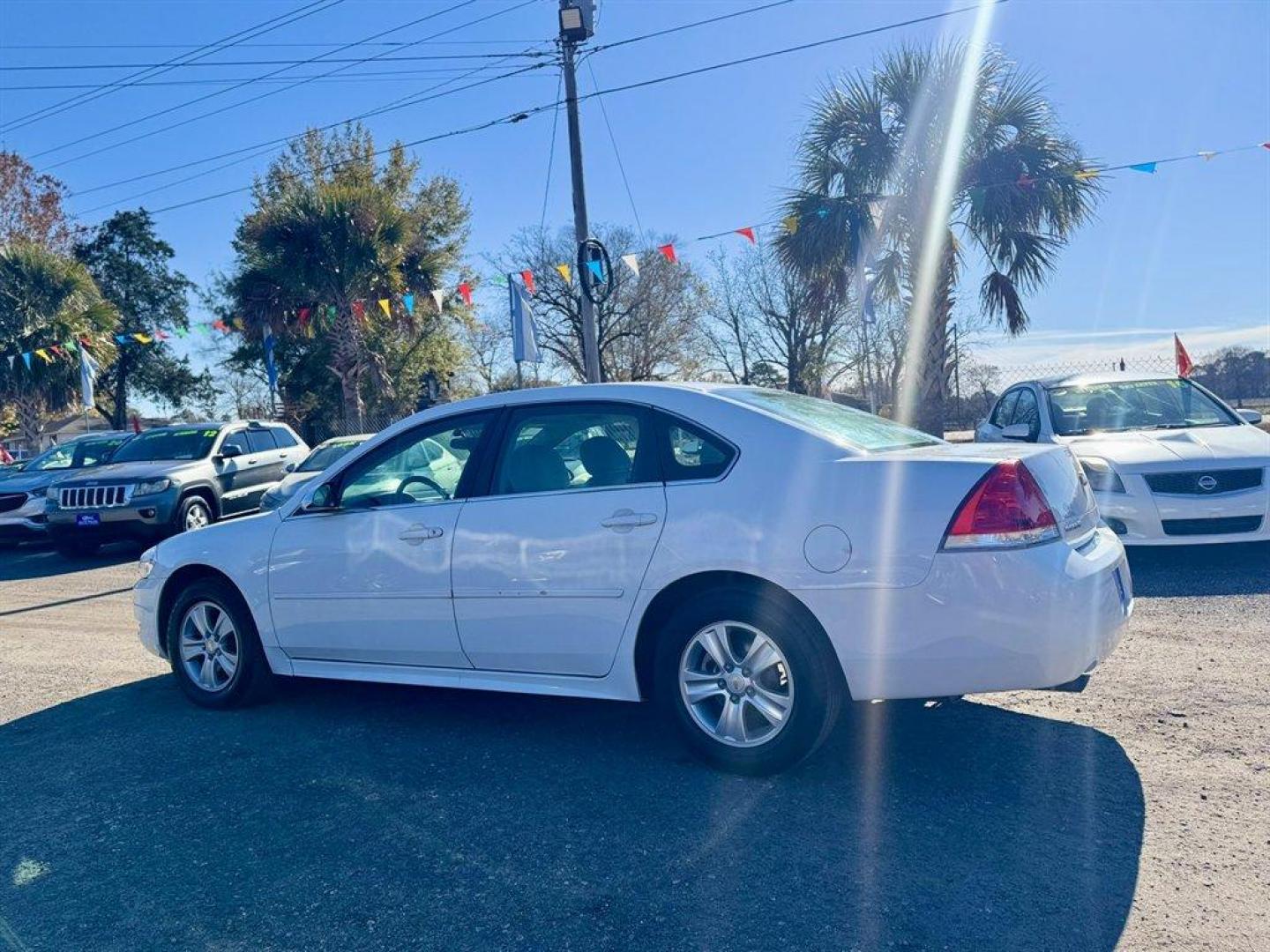 2016 White /Grey Chevrolet Impala Limited (2G1WA5E38G1) with an 3.6l V6 Sidi Dohc Flex 3. engine, Automatic transmission, located at 745 East Steele Rd., West Columbia, SC, 29170, (803) 755-9148, 33.927212, -81.148483 - 2016 Chevrolet Impala Limited - Photo#5