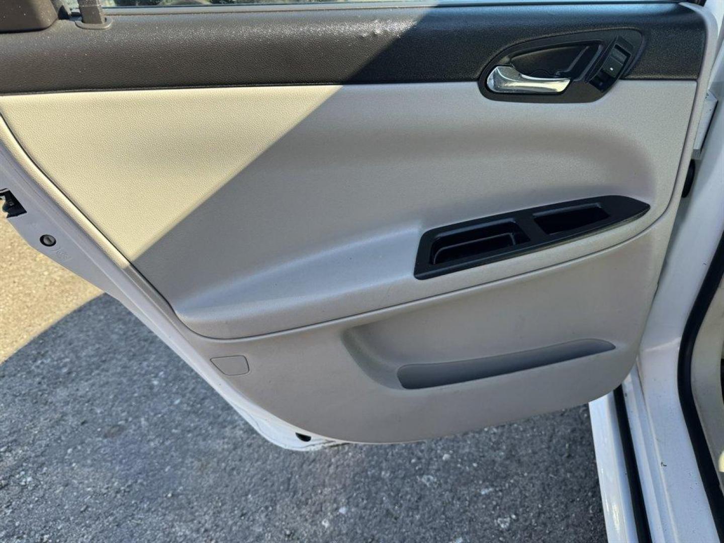 2016 White /Grey Chevrolet Impala Limited (2G1WA5E38G1) with an 3.6l V6 Sidi Dohc Flex 3. engine, Automatic transmission, located at 745 East Steele Rd., West Columbia, SC, 29170, (803) 755-9148, 33.927212, -81.148483 - 2016 Chevrolet Impala Limited - Photo#16