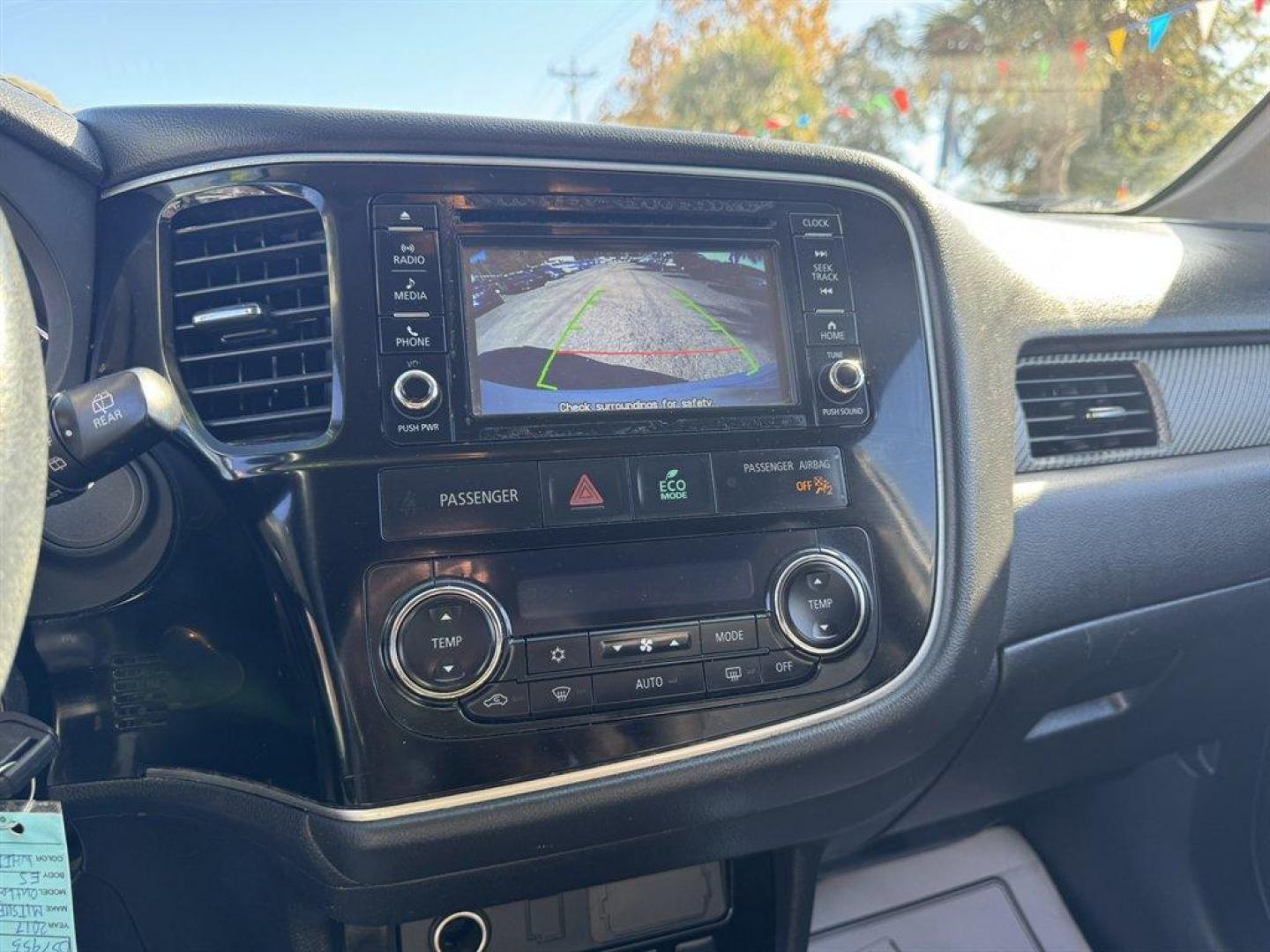 2017 White /Black Mitsubishi Outlander (JA4AD2A35HZ) with an 2.4l I-4 MPI Sohc 2.4l engine, Automatic transmission, located at 745 East Steele Rd., West Columbia, SC, 29170, (803) 755-9148, 33.927212, -81.148483 - Special Internet Price! 2017 Mitsubishi Outlander - Photo#13