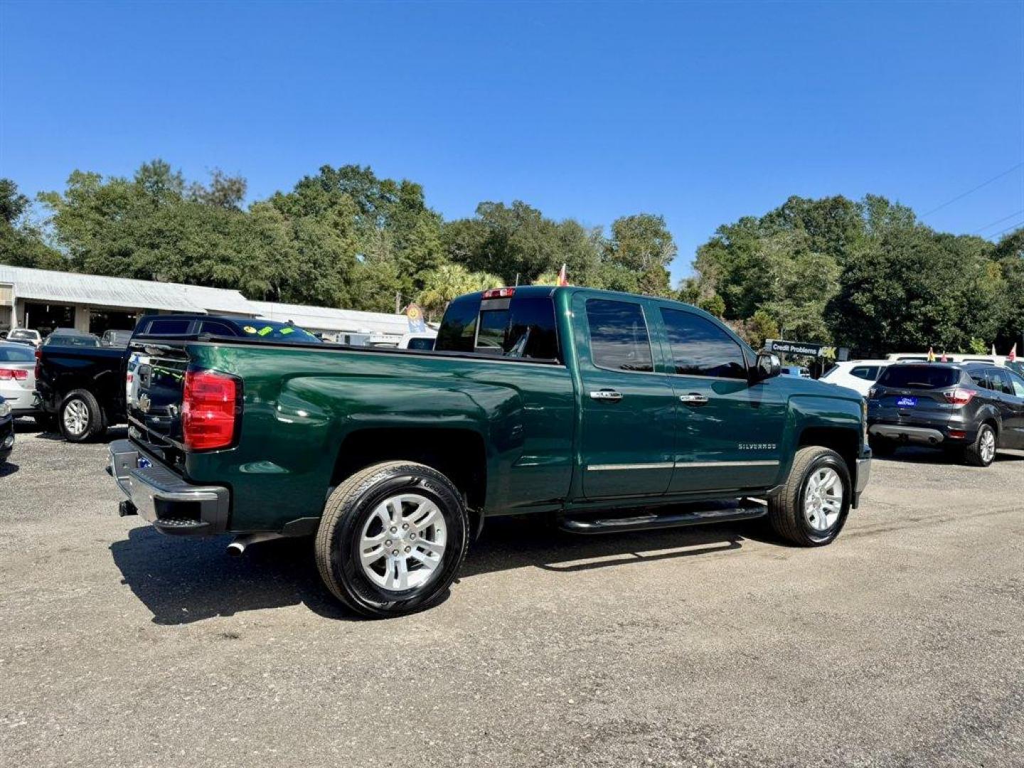 2014 Green /Black Chevrolet Silverado 1500 (1GCRCREC0EZ) with an 5.3l V8 DI VVT Flex 5.3l engine, Automatic transmission, located at 745 East Steele Rd., West Columbia, SC, 29170, (803) 755-9148, 33.927212, -81.148483 - Special Internet Price! 2014 Chevrolet Silverado 1500 - Photo#3