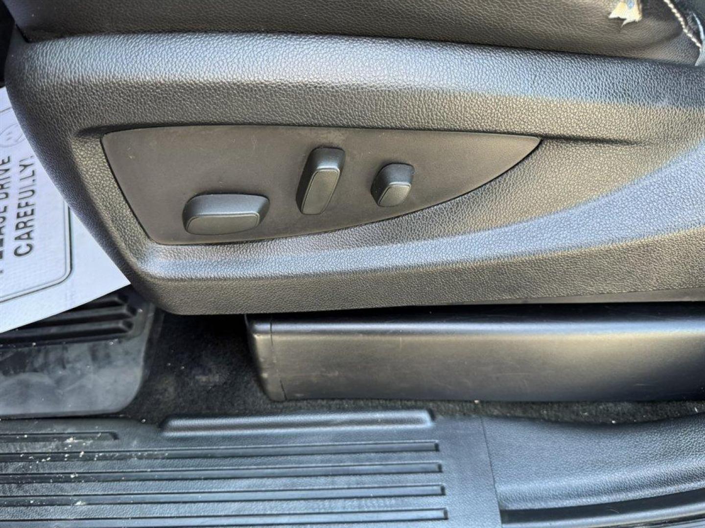 2014 Green /Black Chevrolet Silverado 1500 (1GCRCREC0EZ) with an 5.3l V8 DI VVT Flex 5.3l engine, Automatic transmission, located at 745 East Steele Rd., West Columbia, SC, 29170, (803) 755-9148, 33.927212, -81.148483 - Special Internet Price! 2014 Chevrolet Silverado 1500 - Photo#19