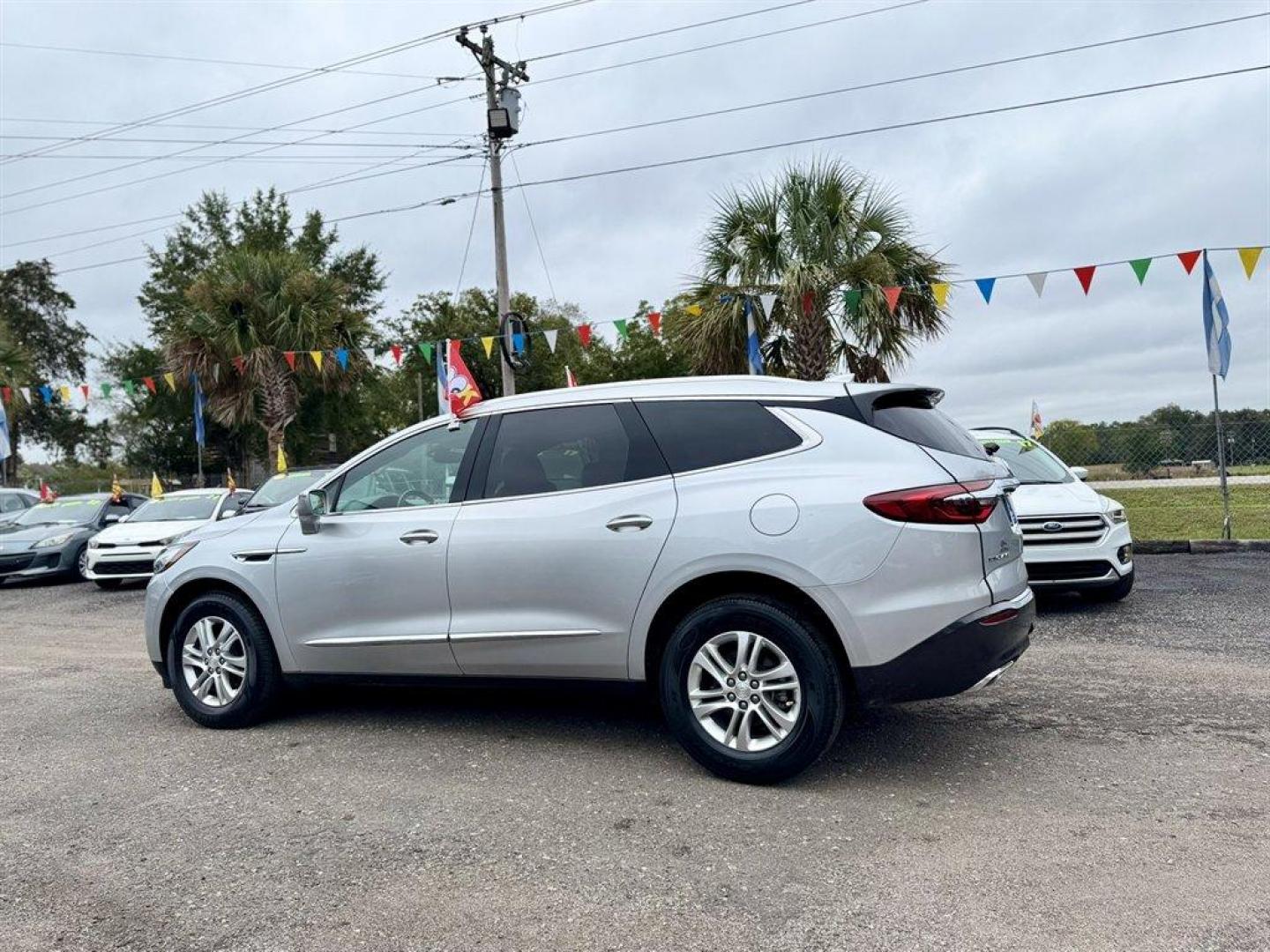 2020 Silver /Grey Buick Enclave (5GAERBKW3LJ) with an 3.6l V6 Sidi Dohc 3.6l engine, Automatic transmission, located at 745 East Steele Rd., West Columbia, SC, 29170, (803) 755-9148, 33.927212, -81.148483 - Special Internet Price! 2020 Buick Enclave - Photo#5