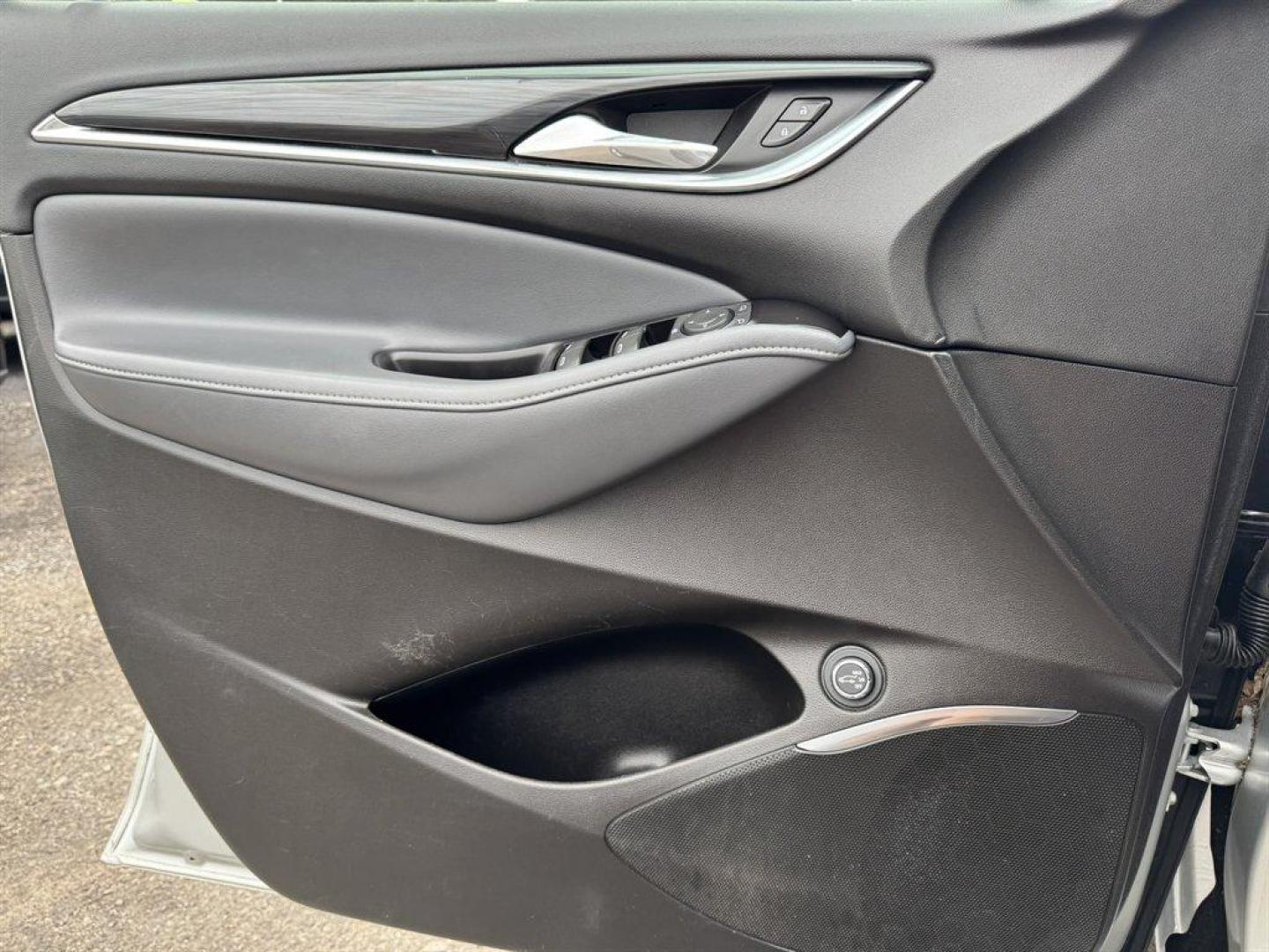 2020 Silver /Grey Buick Enclave (5GAERBKW3LJ) with an 3.6l V6 Sidi Dohc 3.6l engine, Automatic transmission, located at 745 East Steele Rd., West Columbia, SC, 29170, (803) 755-9148, 33.927212, -81.148483 - Special Internet Price! 2020 Buick Enclave - Photo#16