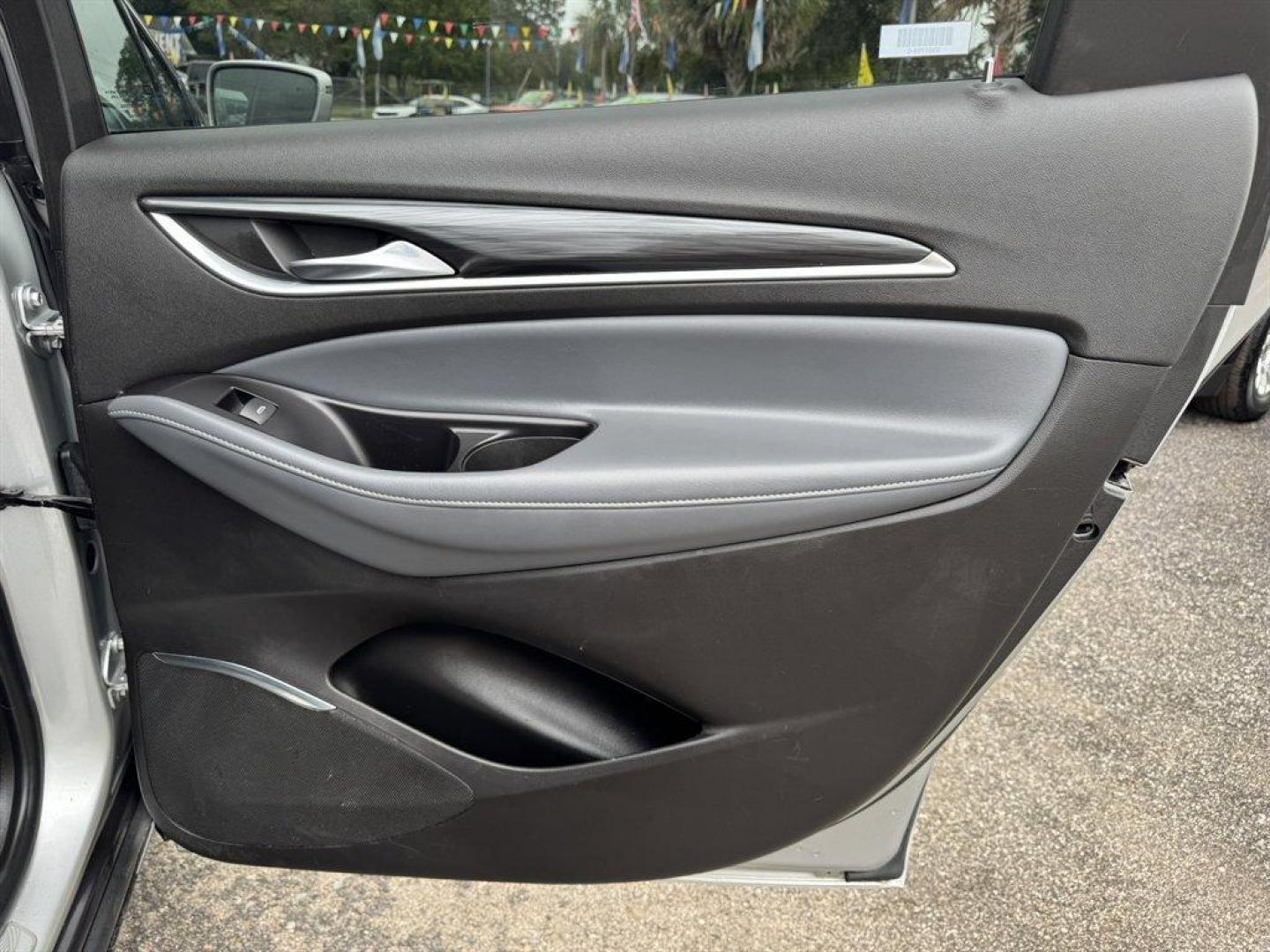 2020 Silver /Grey Buick Enclave (5GAERBKW3LJ) with an 3.6l V6 Sidi Dohc 3.6l engine, Automatic transmission, located at 745 East Steele Rd., West Columbia, SC, 29170, (803) 755-9148, 33.927212, -81.148483 - Special Internet Price! 2020 Buick Enclave - Photo#23