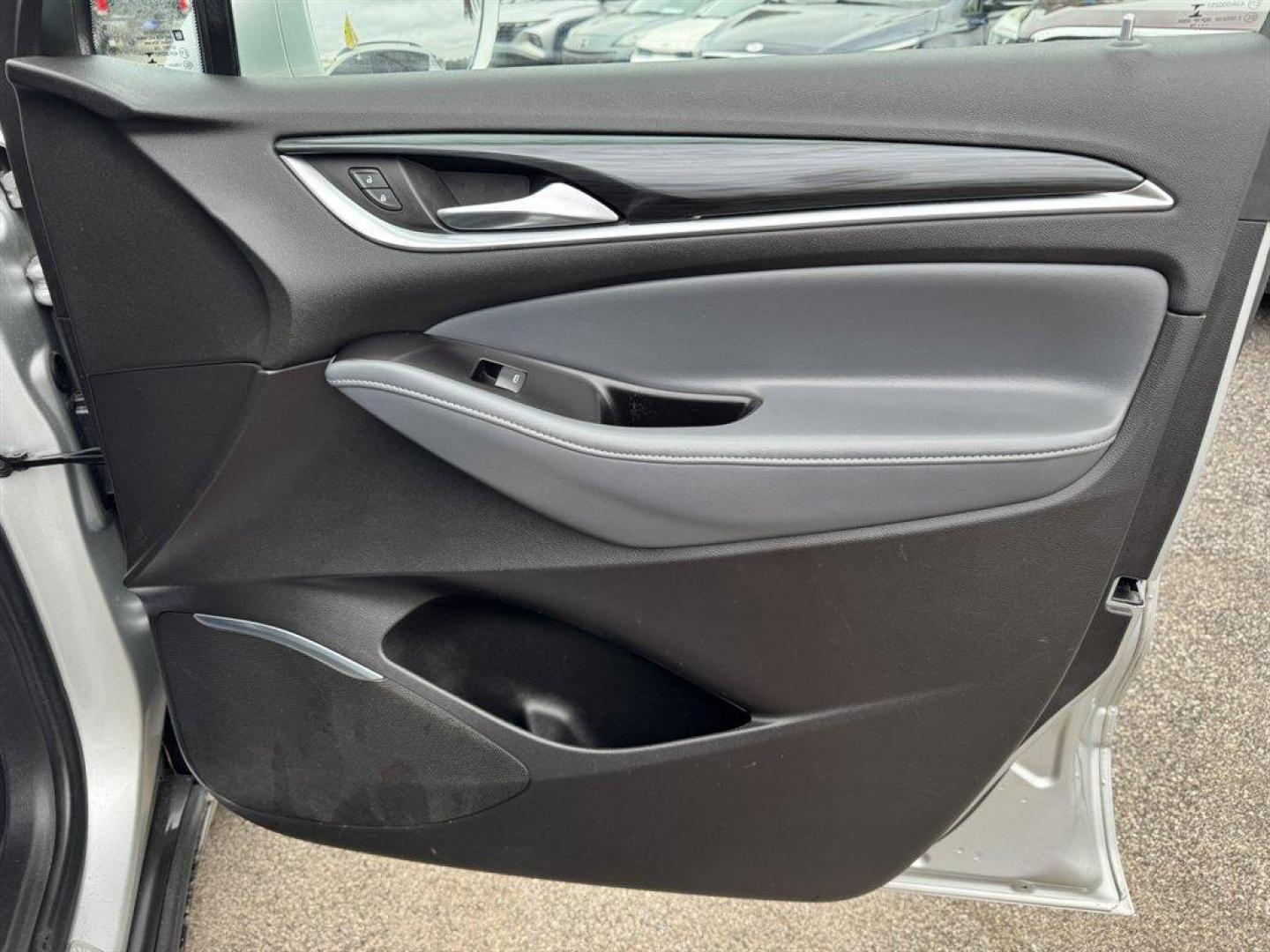 2020 Silver /Grey Buick Enclave (5GAERBKW3LJ) with an 3.6l V6 Sidi Dohc 3.6l engine, Automatic transmission, located at 745 East Steele Rd., West Columbia, SC, 29170, (803) 755-9148, 33.927212, -81.148483 - Special Internet Price! 2020 Buick Enclave - Photo#25