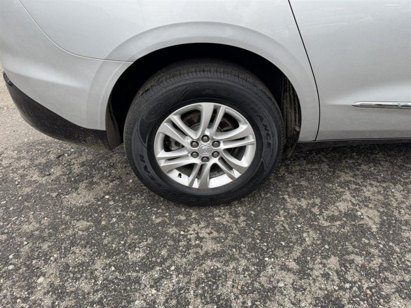 2020 Silver /Grey Buick Enclave (5GAERBKW3LJ) with an 3.6l V6 Sidi Dohc 3.6l engine, Automatic transmission, located at 745 East Steele Rd., West Columbia, SC, 29170, (803) 755-9148, 33.927212, -81.148483 - Special Internet Price! 2020 Buick Enclave - Photo#31