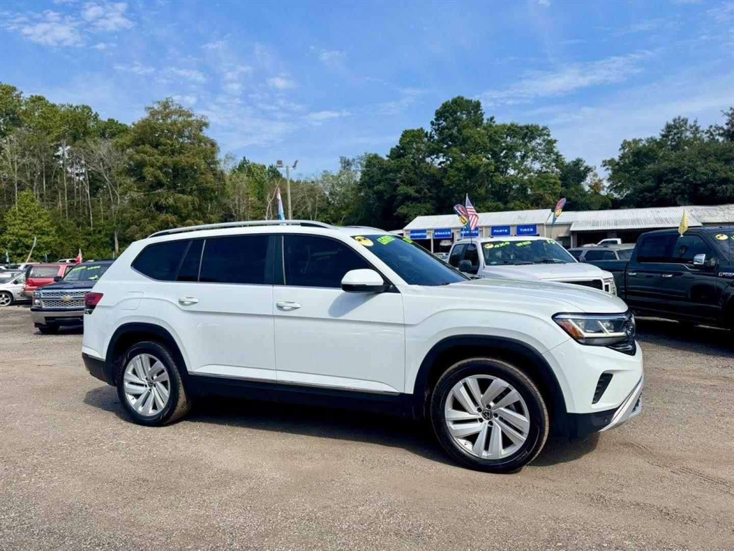 2021 White /Black Volkswagen Atlas (1V2ER2CA3MC) with an 3.6l V6 FSI Dohc 3.6l engine, Automatic transmission, located at 745 East Steele Rd., West Columbia, SC, 29170, (803) 755-9148, 33.927212, -81.148483 - Special Internet Price! 2021 Volkswagen Atlas - Photo#2