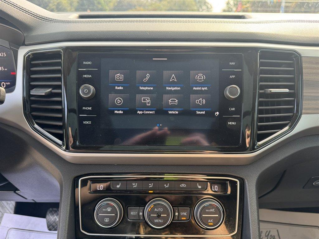 2021 White /Black Volkswagen Atlas (1V2ER2CA3MC) with an 3.6l V6 FSI Dohc 3.6l engine, Automatic transmission, located at 745 East Steele Rd., West Columbia, SC, 29170, (803) 755-9148, 33.927212, -81.148483 - Special Internet Price! 2021 Volkswagen Atlas - Photo#13