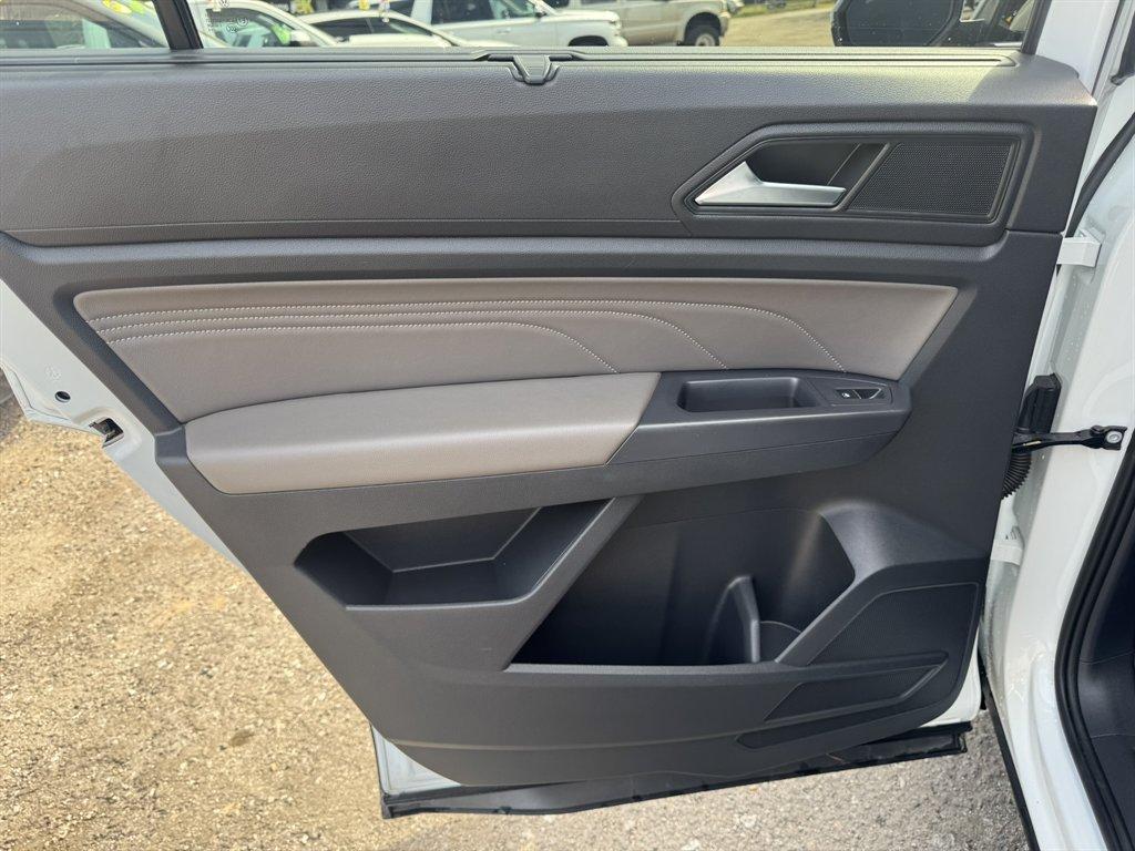 2021 White /Black Volkswagen Atlas (1V2ER2CA3MC) with an 3.6l V6 FSI Dohc 3.6l engine, Automatic transmission, located at 745 East Steele Rd., West Columbia, SC, 29170, (803) 755-9148, 33.927212, -81.148483 - Special Internet Price! 2021 Volkswagen Atlas - Photo#23