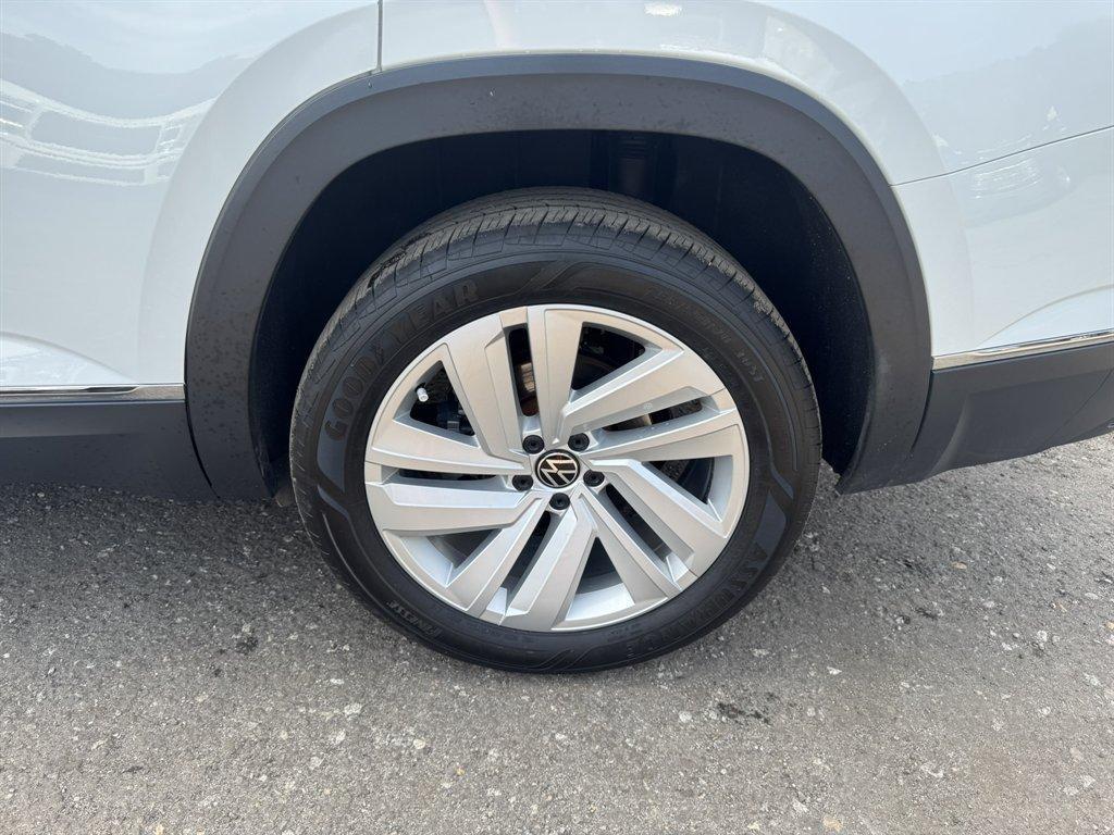 2021 White /Black Volkswagen Atlas (1V2ER2CA3MC) with an 3.6l V6 FSI Dohc 3.6l engine, Automatic transmission, located at 745 East Steele Rd., West Columbia, SC, 29170, (803) 755-9148, 33.927212, -81.148483 - Special Internet Price! 2021 Volkswagen Atlas - Photo#37