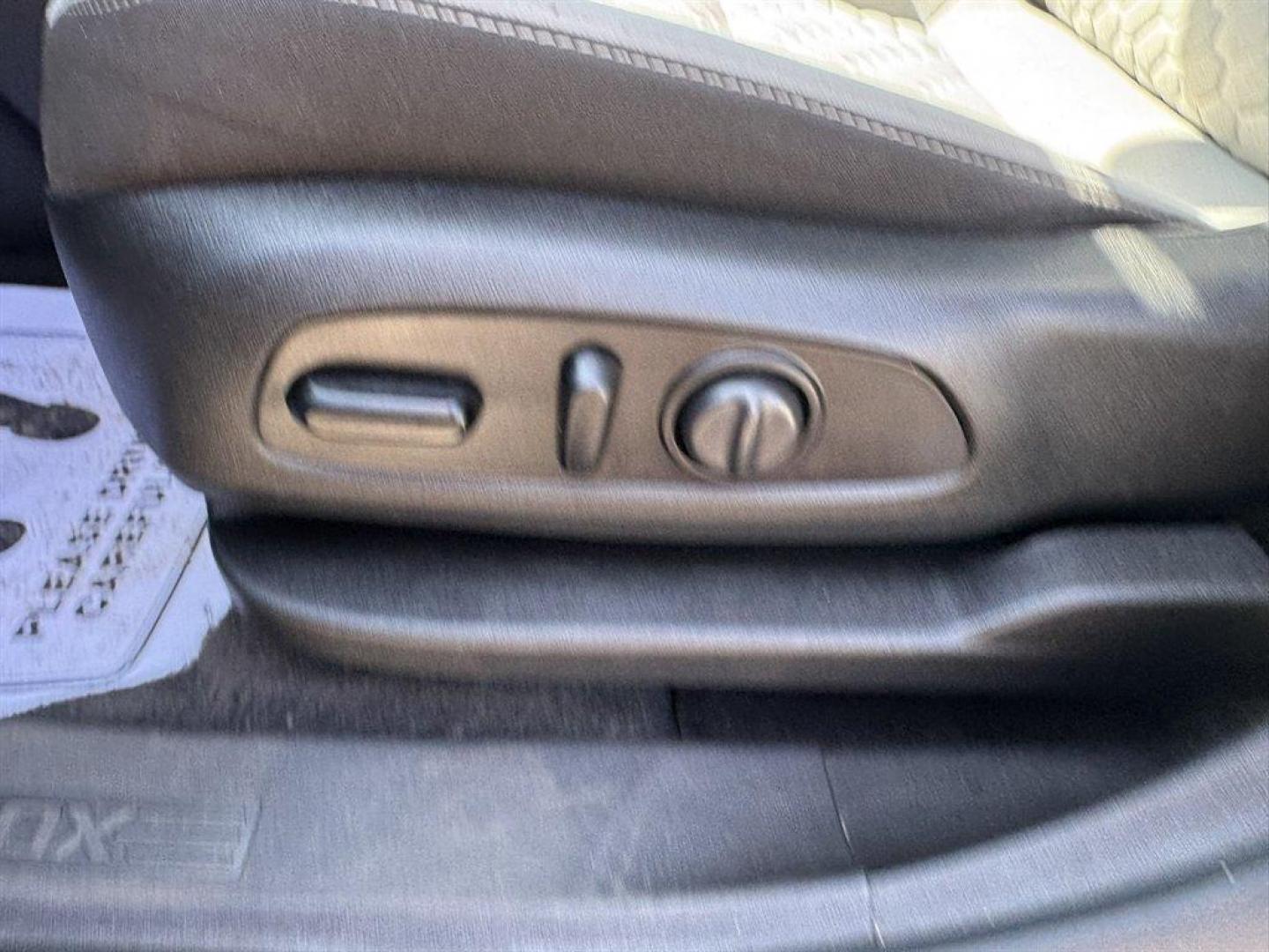 2021 Silver /Cream Chevrolet Equinox (3GNAXUEV3MS) with an 1.5l I-4 DI Dohc T/C 1.5l engine, Automatic transmission, located at 745 East Steele Rd., West Columbia, SC, 29170, (803) 755-9148, 33.927212, -81.148483 - Special Internet Price! 2021 Chevrolet Equinox - Photo#20