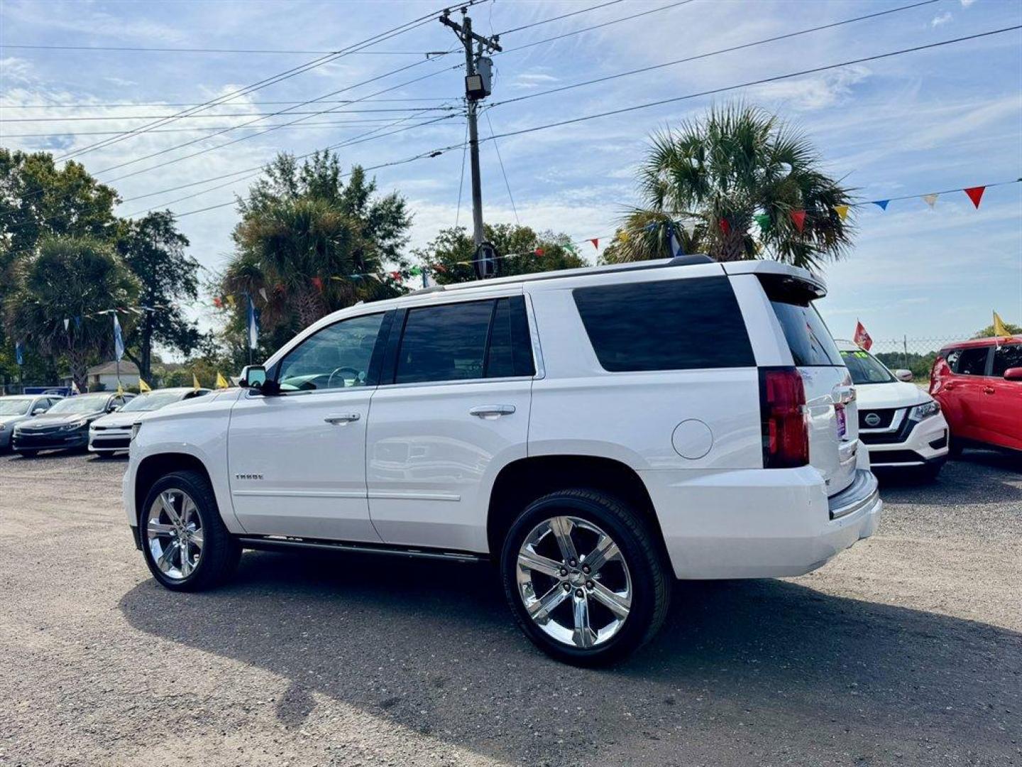 2018 White /Tan Chevrolet Tahoe (1GNSKCKC2JR) with an 5.3l V8 DI VVT Flex 5.3l engine, Automatic transmission, located at 745 East Steele Rd., West Columbia, SC, 29170, (803) 755-9148, 33.927212, -81.148483 - Special Internet Price! 2018 Chevrolet Tahoe - Photo#5